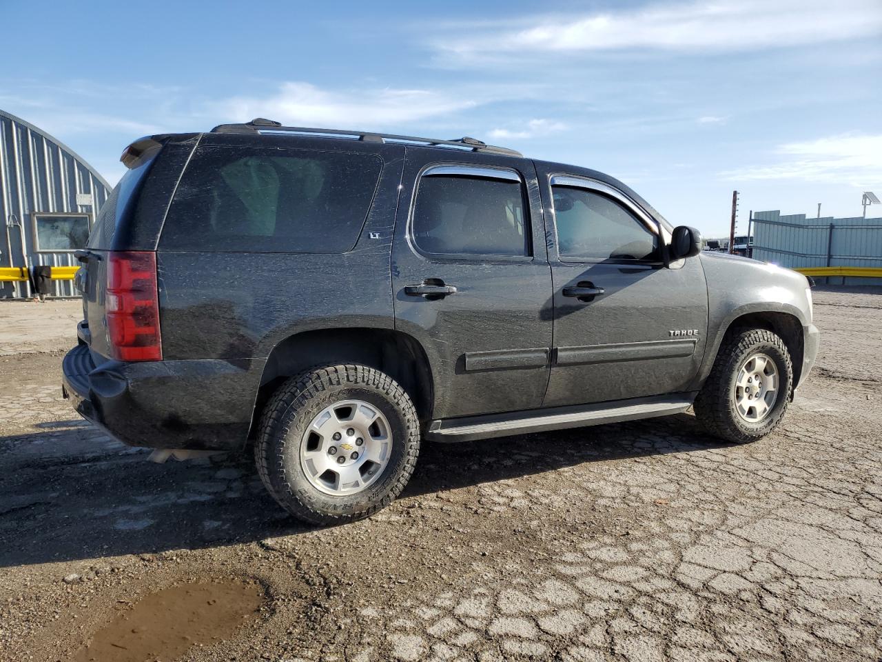 Photo 2 VIN: 1GNSKBE09ER205429 - CHEVROLET TAHOE 