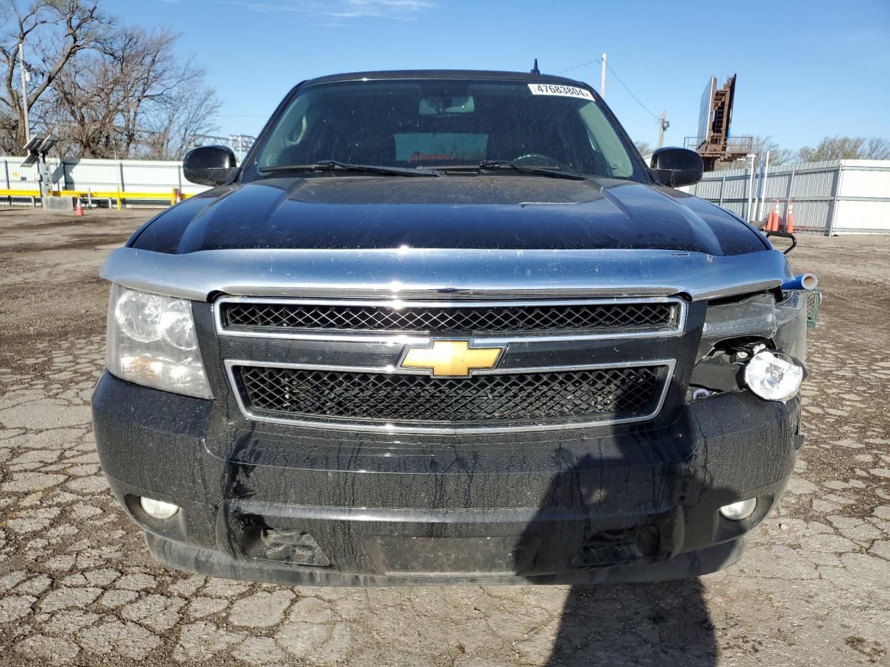 Photo 4 VIN: 1GNSKBE09ER205429 - CHEVROLET TAHOE 