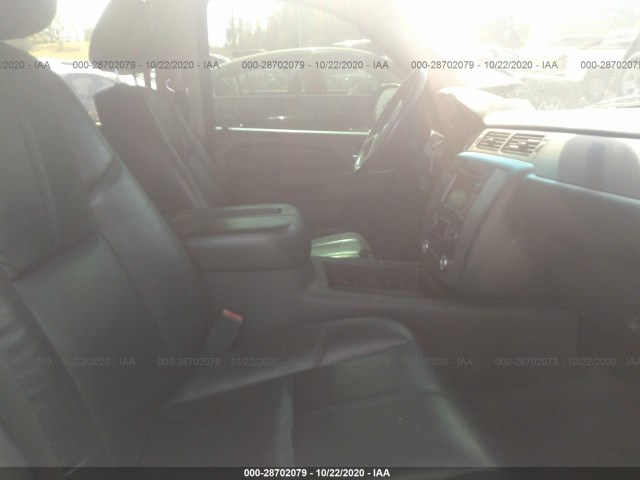 Photo 4 VIN: 1GNSKBE0XBR246745 - CHEVROLET TAHOE 