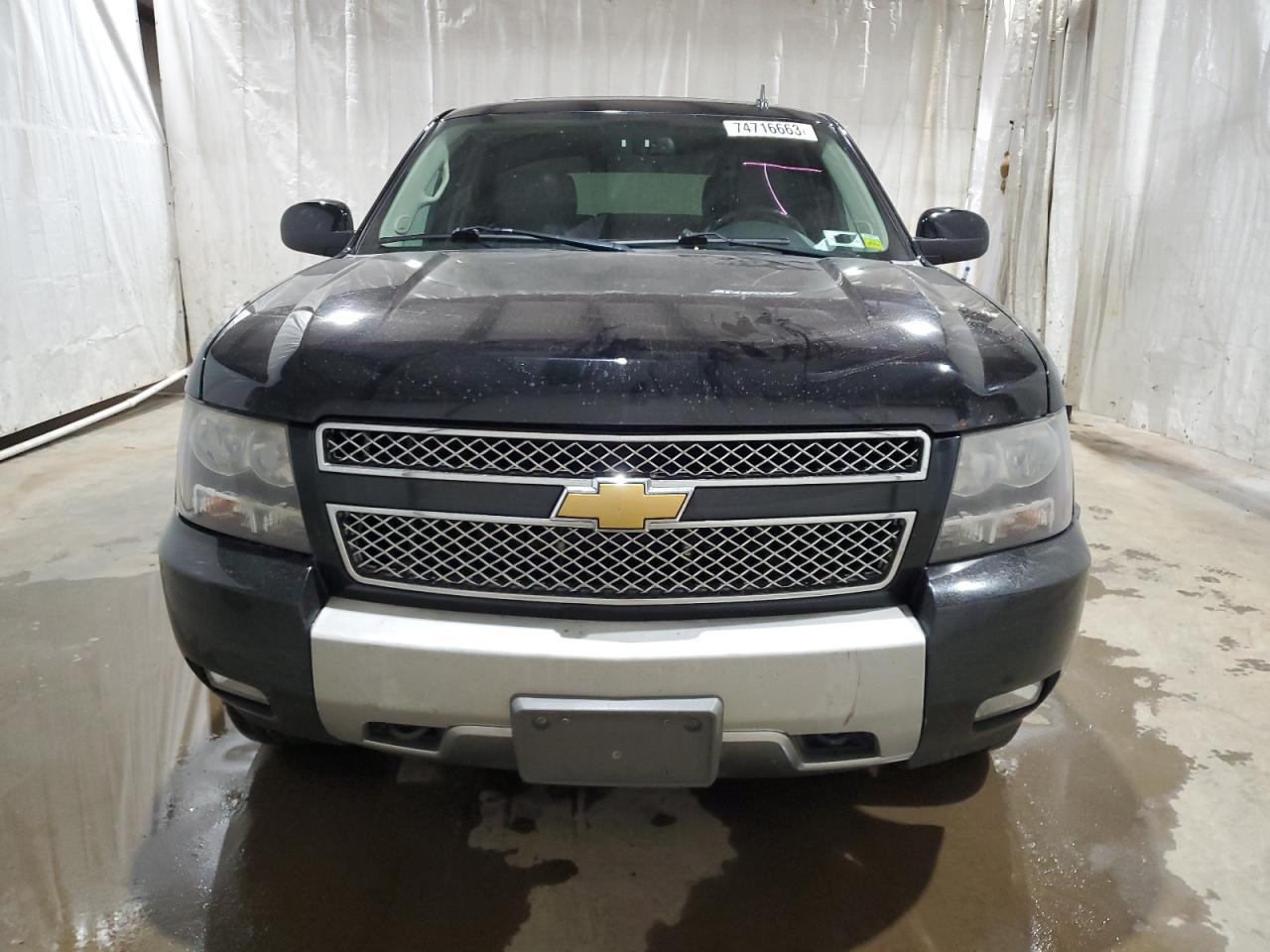 Photo 4 VIN: 1GNSKBE0XBR307785 - CHEVROLET TAHOE 