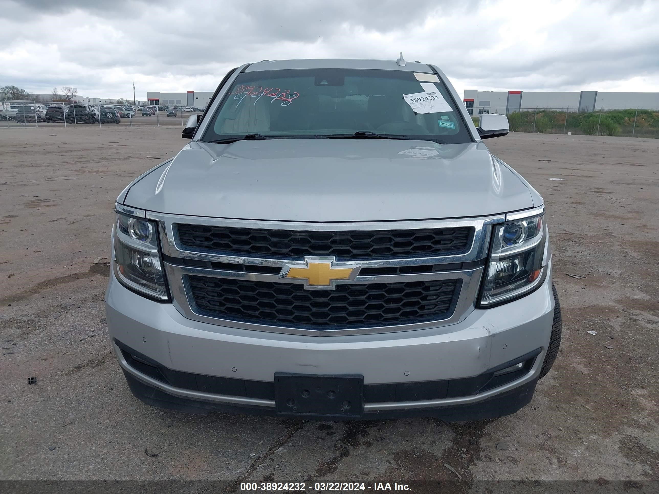 Photo 11 VIN: 1GNSKBKC1GR290381 - CHEVROLET TAHOE 