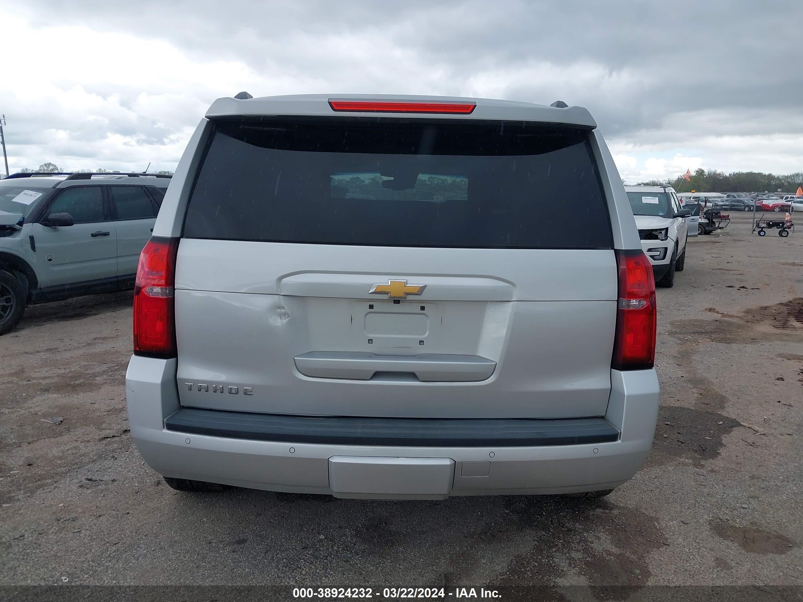 Photo 15 VIN: 1GNSKBKC1GR290381 - CHEVROLET TAHOE 