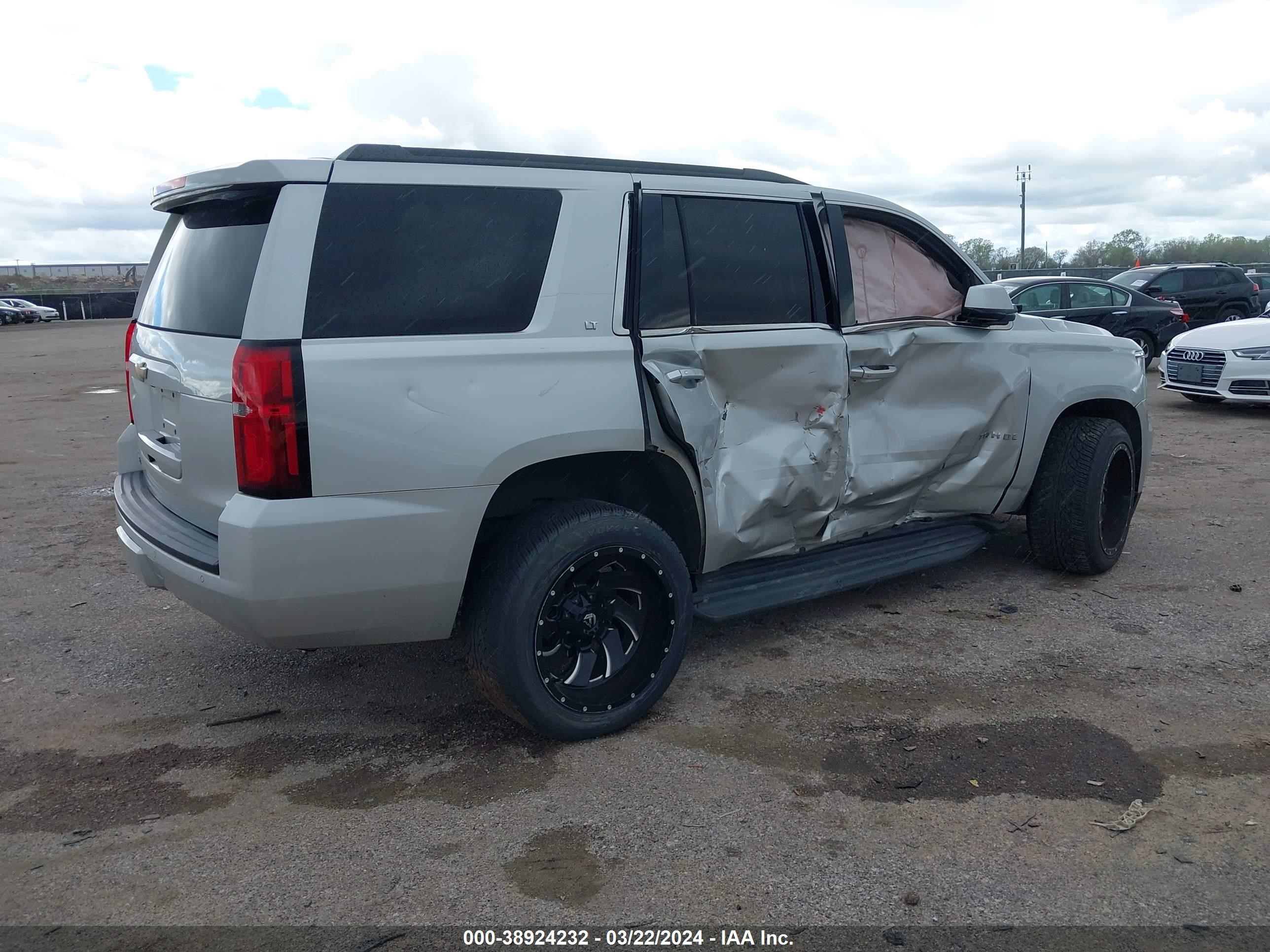 Photo 3 VIN: 1GNSKBKC1GR290381 - CHEVROLET TAHOE 