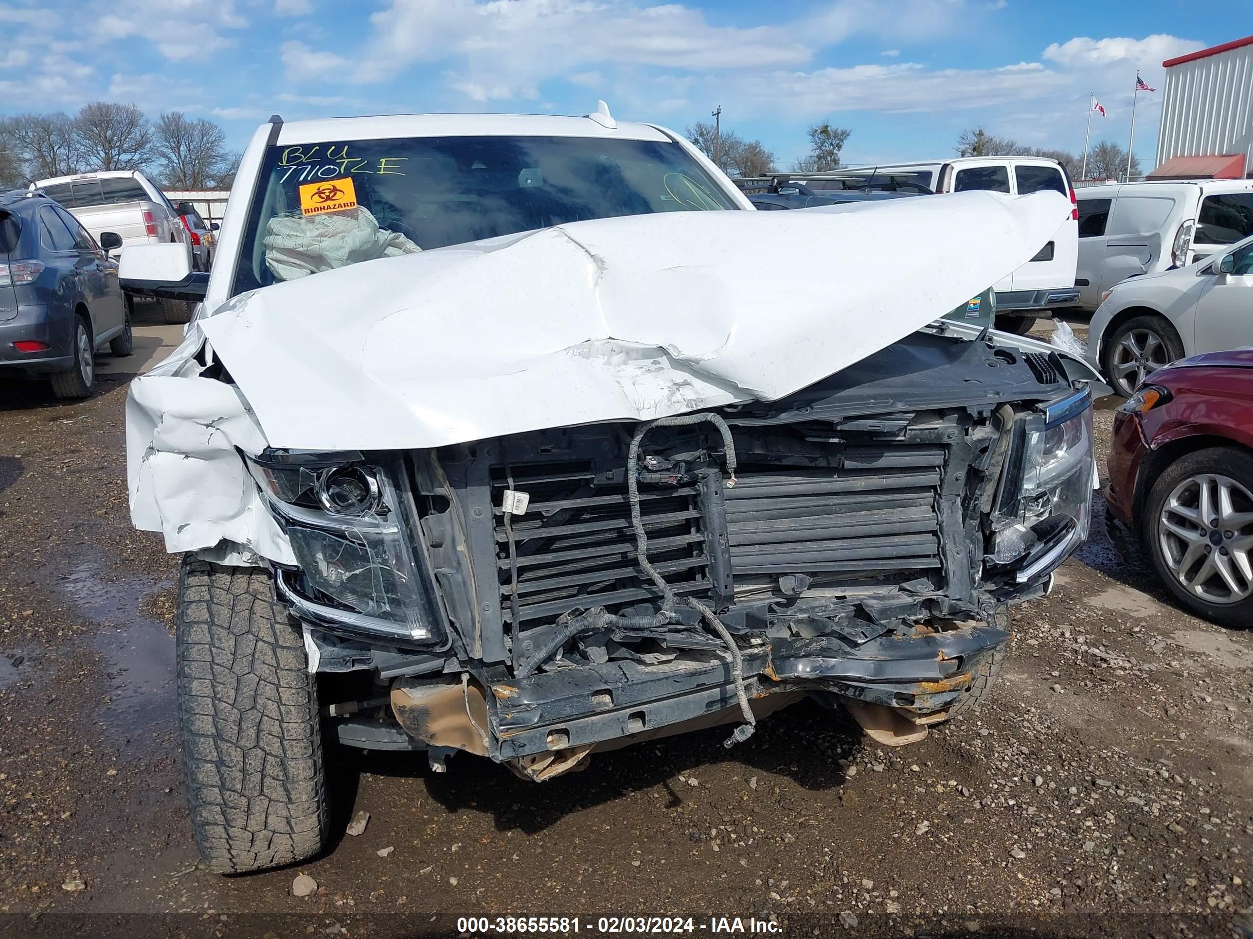 Photo 11 VIN: 1GNSKBKC1JR267710 - CHEVROLET TAHOE 