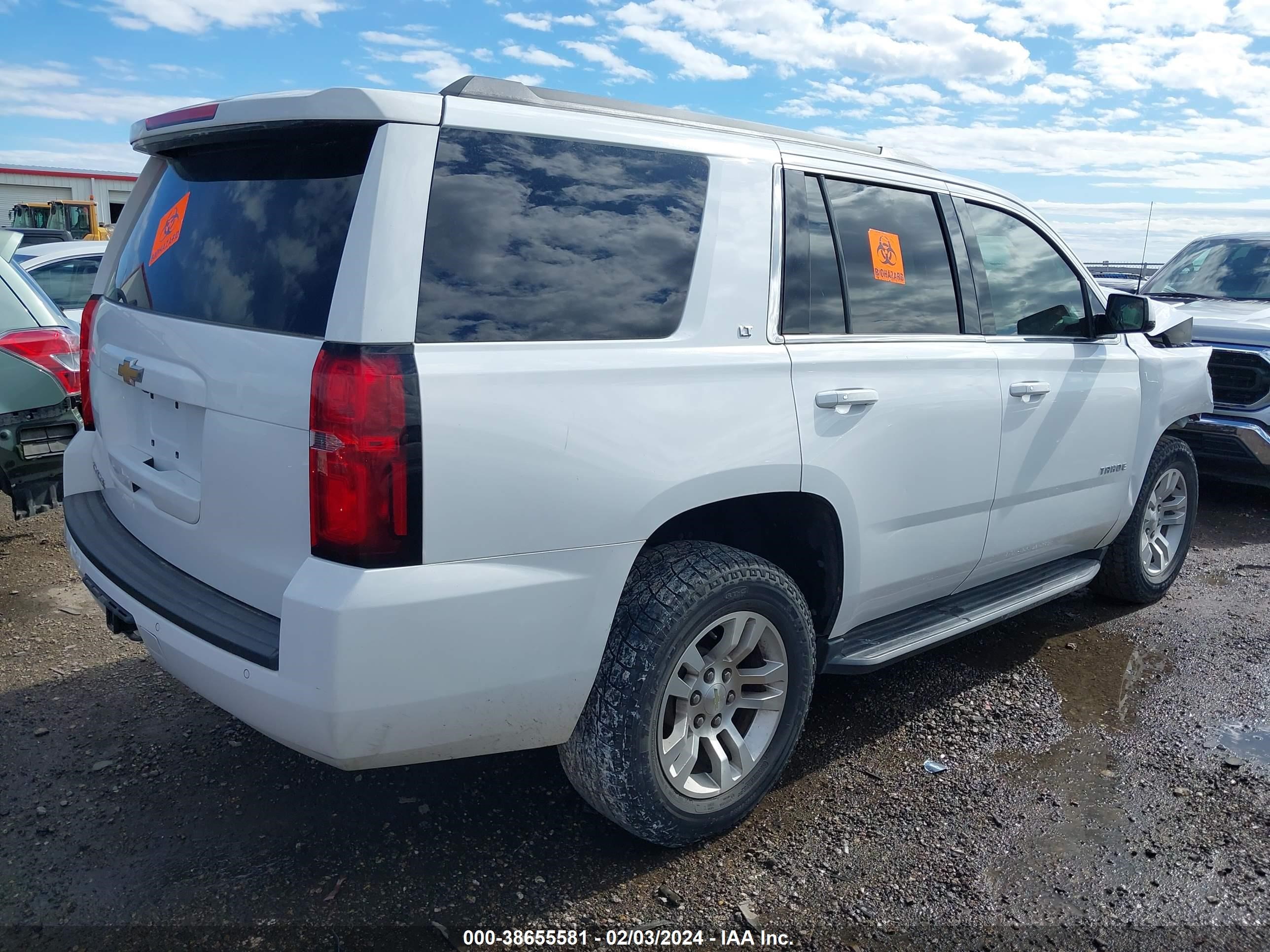 Photo 3 VIN: 1GNSKBKC1JR267710 - CHEVROLET TAHOE 