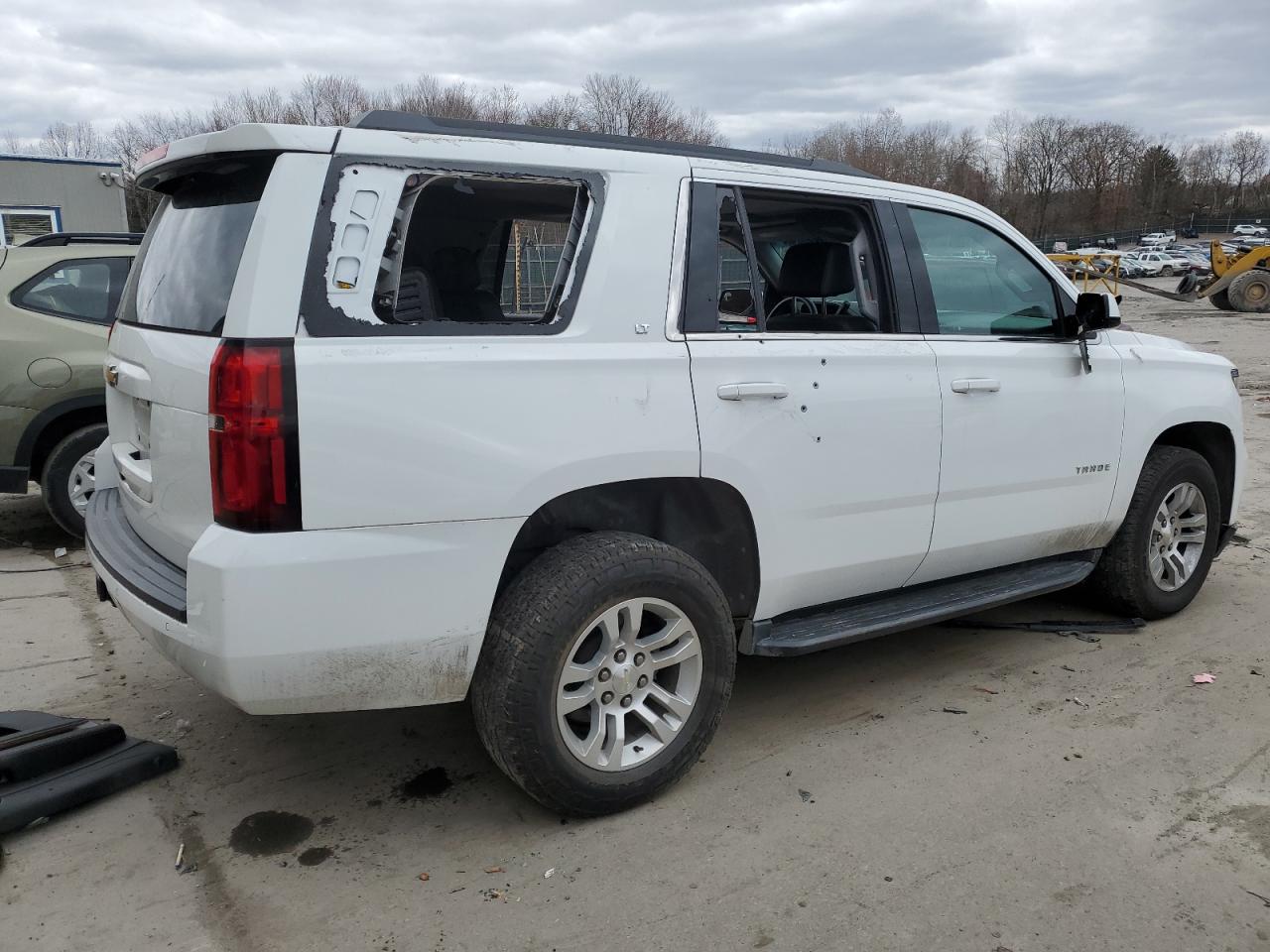 Photo 2 VIN: 1GNSKBKC1JR371274 - CHEVROLET TAHOE 