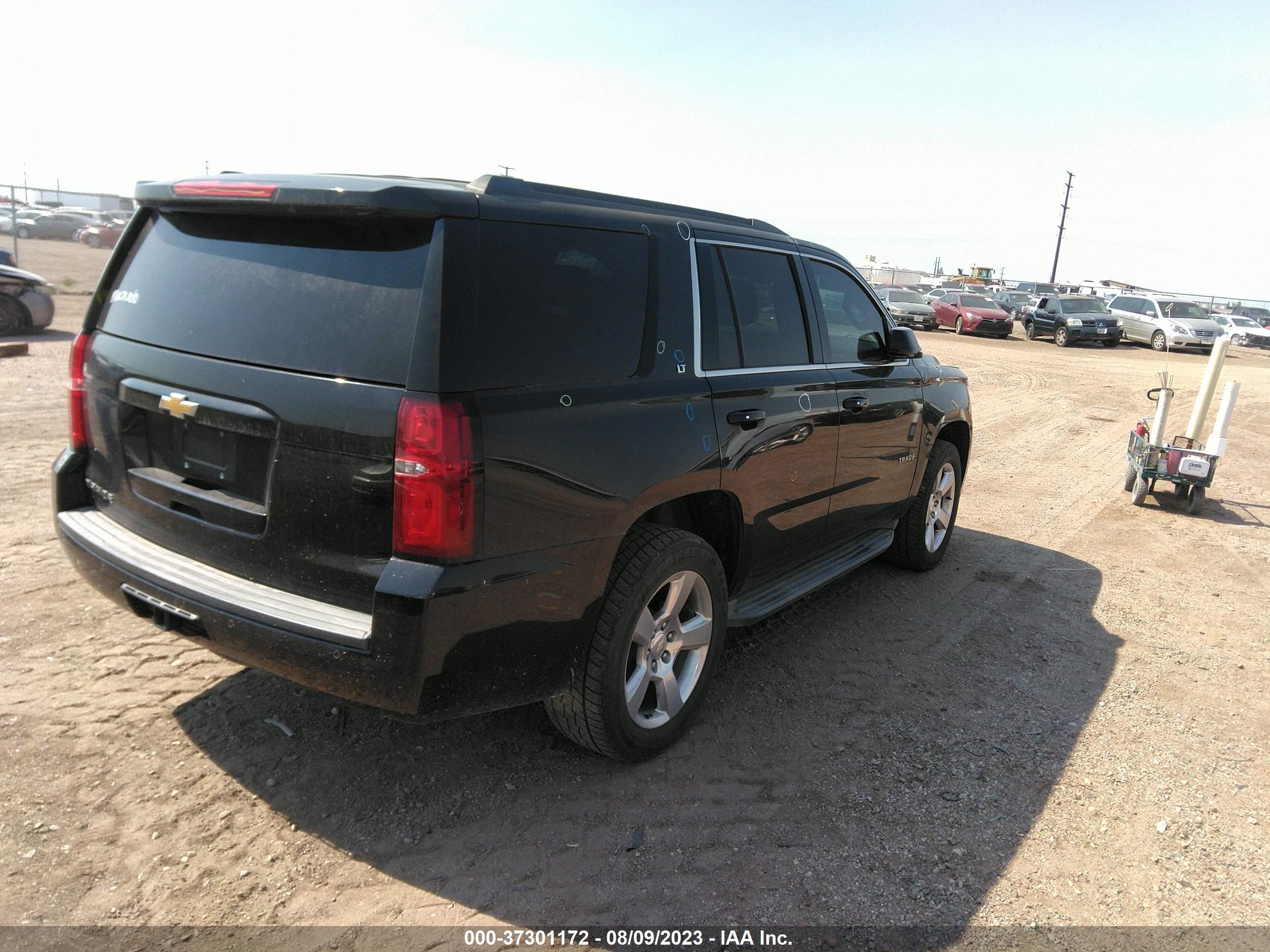 Photo 3 VIN: 1GNSKBKC2FR211301 - CHEVROLET TAHOE 