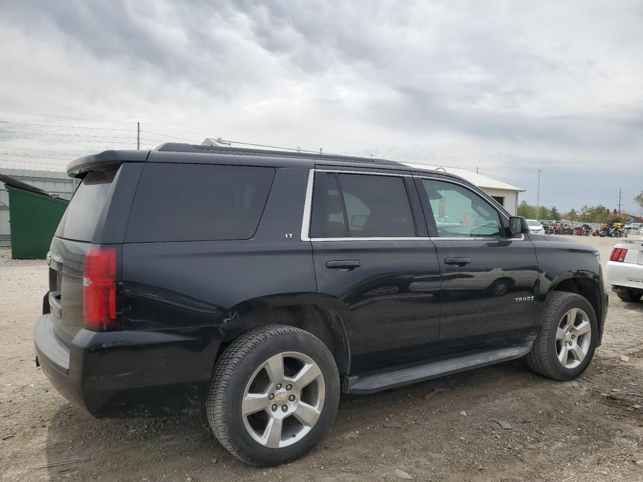 Photo 2 VIN: 1GNSKBKC2FR230317 - CHEVROLET TAHOE 