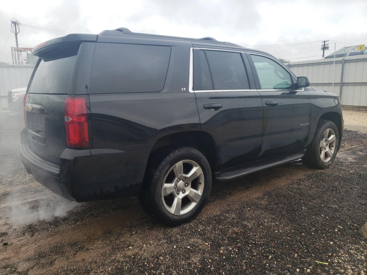 Photo 2 VIN: 1GNSKBKC2FR574925 - CHEVROLET TAHOE 