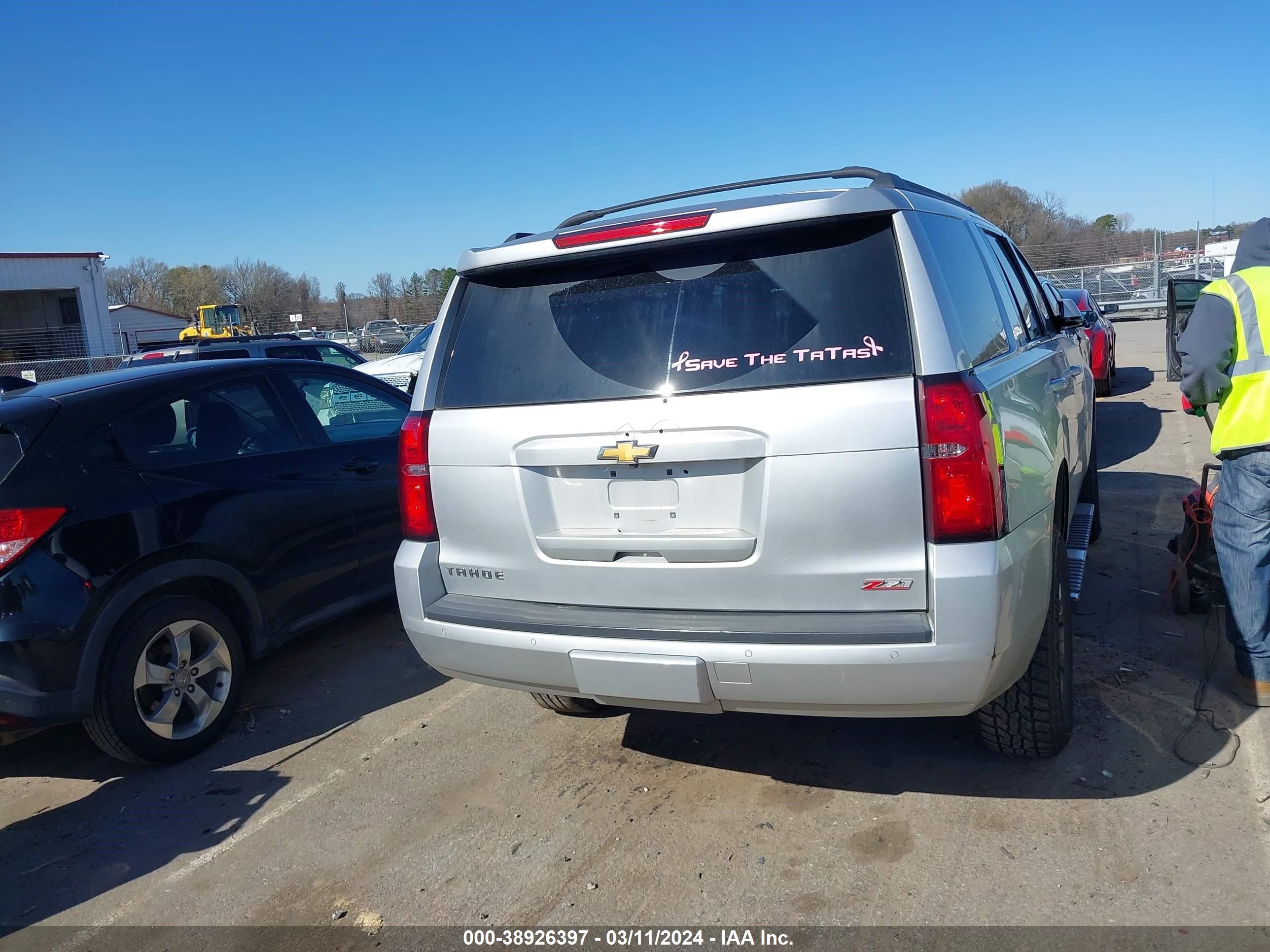 Photo 16 VIN: 1GNSKBKC2FR609110 - CHEVROLET TAHOE 