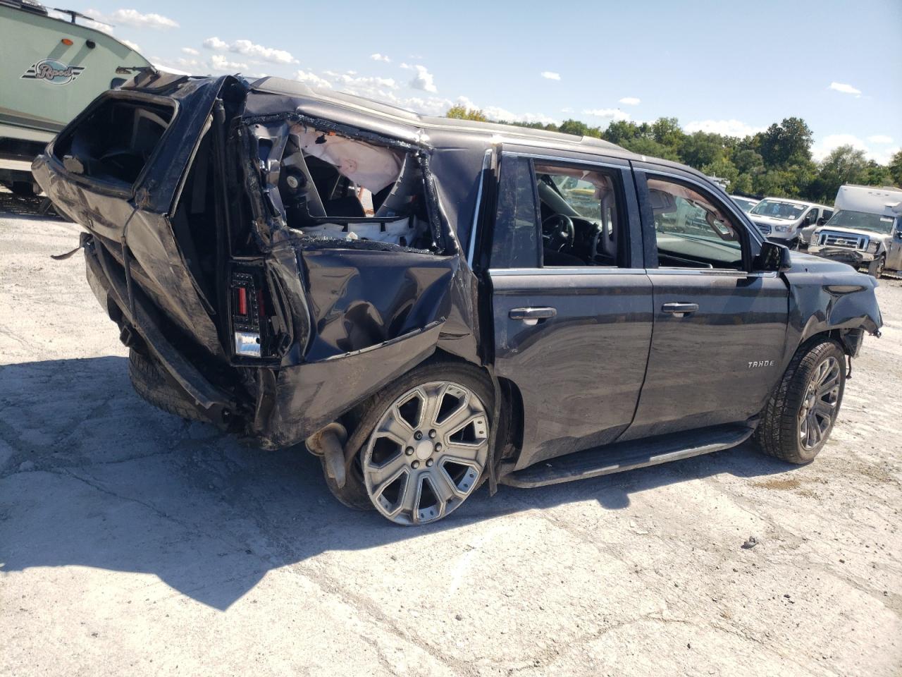 Photo 2 VIN: 1GNSKBKC2HR135629 - CHEVROLET TAHOE 