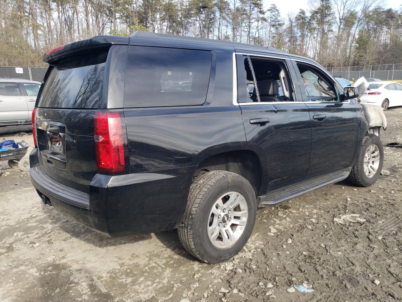 Photo 2 VIN: 1GNSKBKC2JR329891 - CHEVROLET TAHOE 