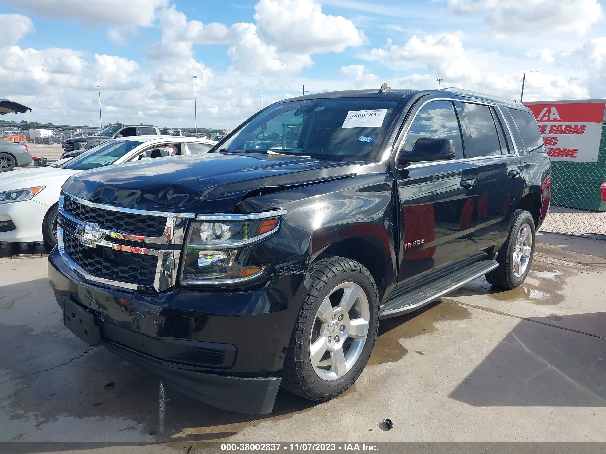 Photo 1 VIN: 1GNSKBKC3FR230424 - CHEVROLET TAHOE 