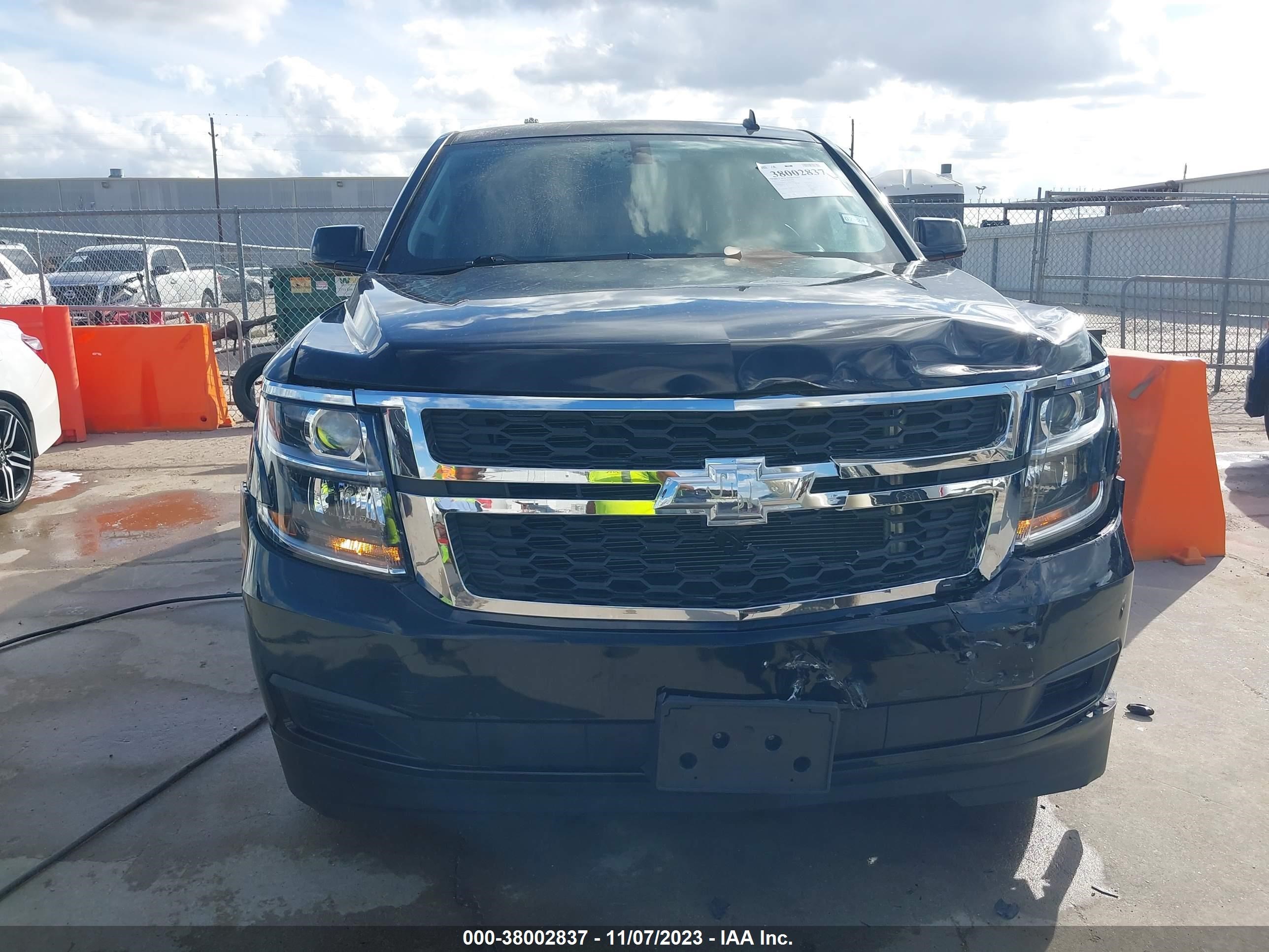 Photo 11 VIN: 1GNSKBKC3FR230424 - CHEVROLET TAHOE 