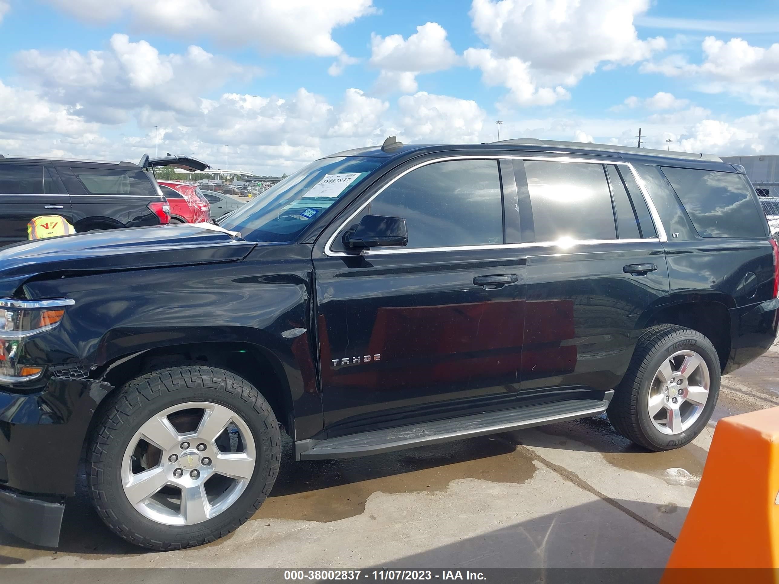 Photo 13 VIN: 1GNSKBKC3FR230424 - CHEVROLET TAHOE 