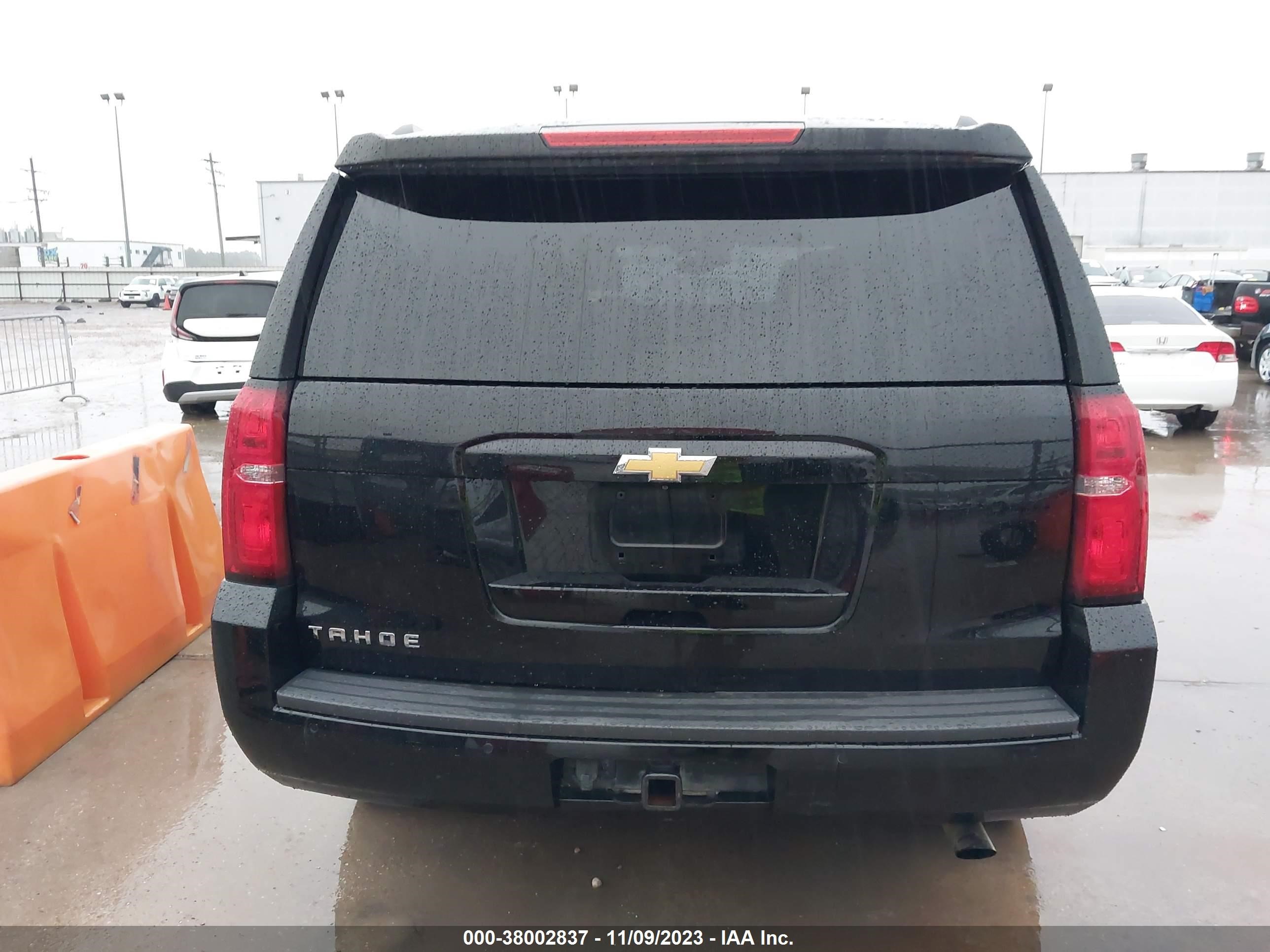 Photo 15 VIN: 1GNSKBKC3FR230424 - CHEVROLET TAHOE 