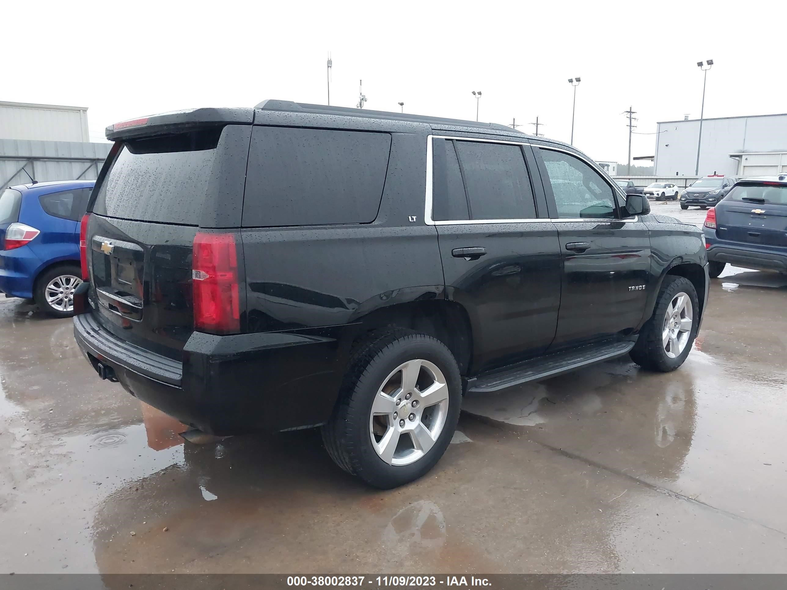 Photo 3 VIN: 1GNSKBKC3FR230424 - CHEVROLET TAHOE 