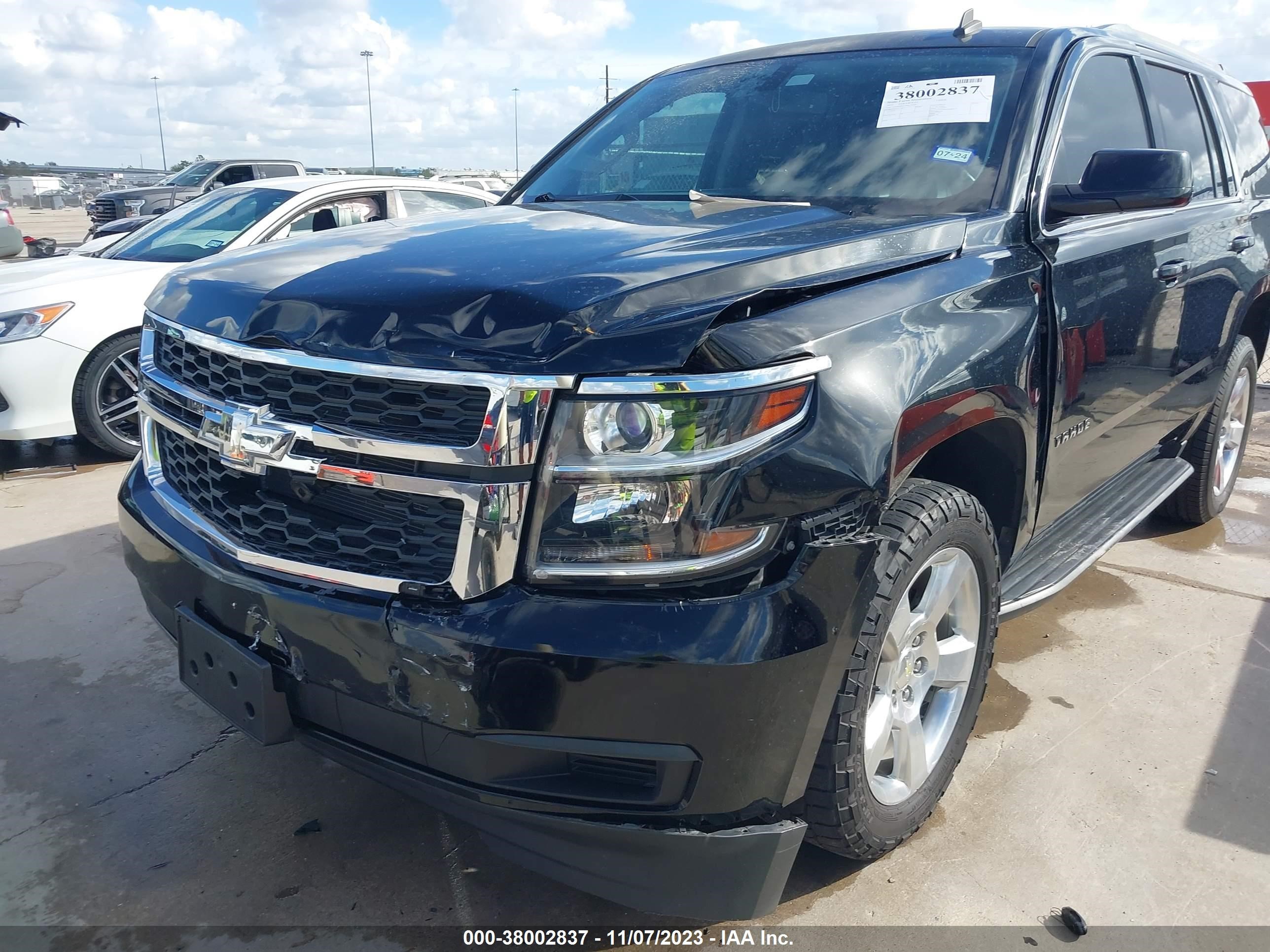 Photo 5 VIN: 1GNSKBKC3FR230424 - CHEVROLET TAHOE 