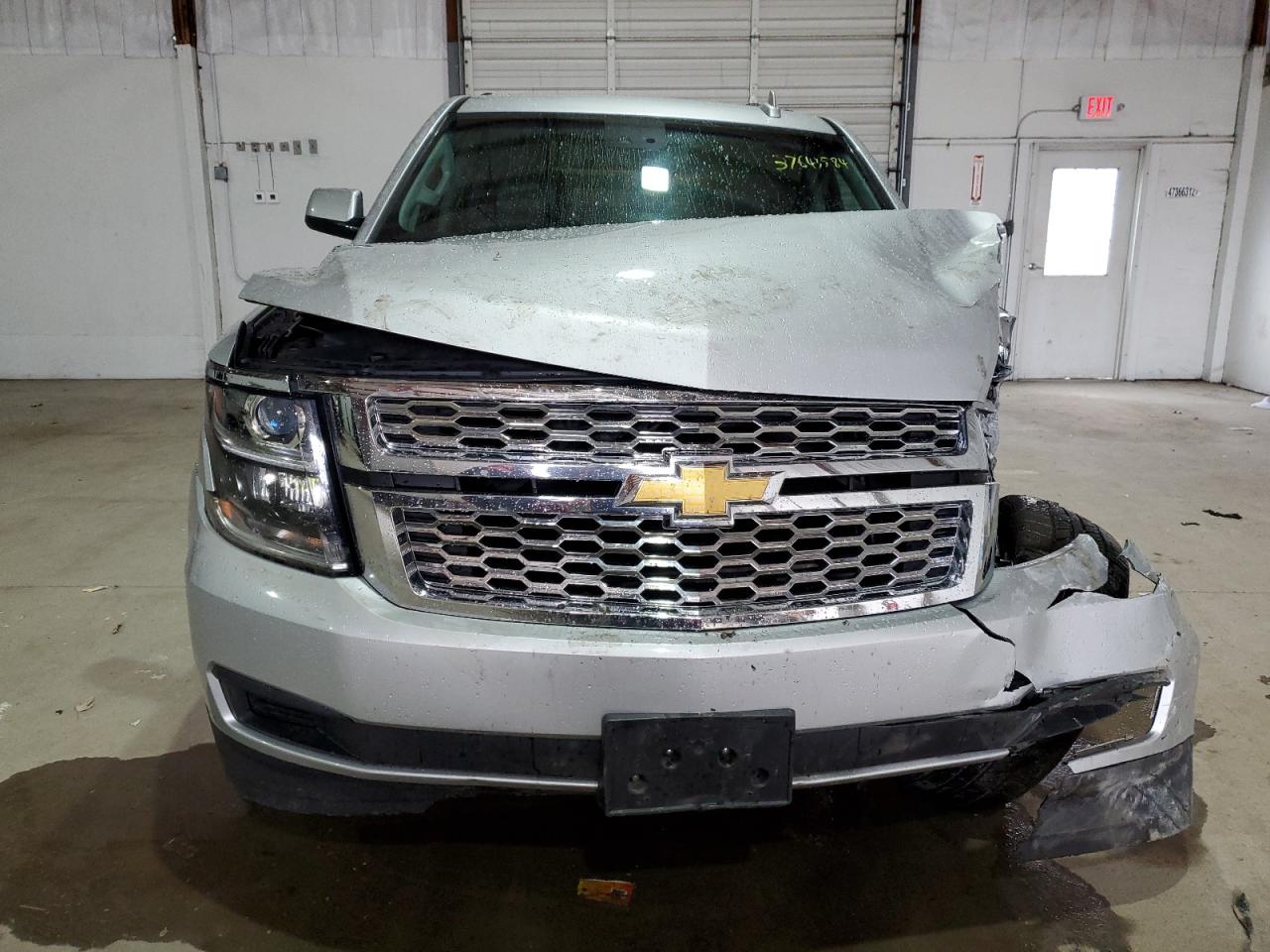 Photo 4 VIN: 1GNSKBKC3FR565991 - CHEVROLET TAHOE 