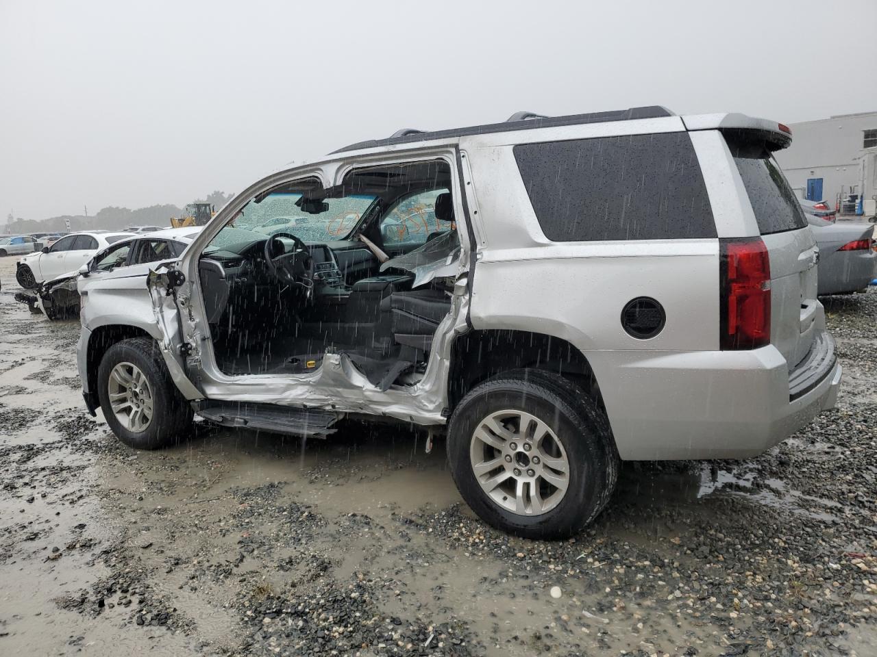 Photo 2 VIN: 1GNSKBKC3LR135650 - CHEVROLET TAHOE 