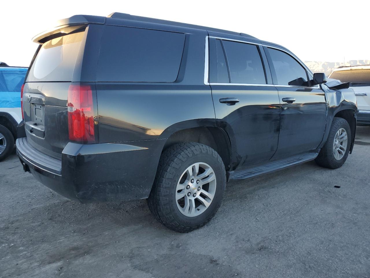 Photo 2 VIN: 1GNSKBKC4FR221859 - CHEVROLET TAHOE 