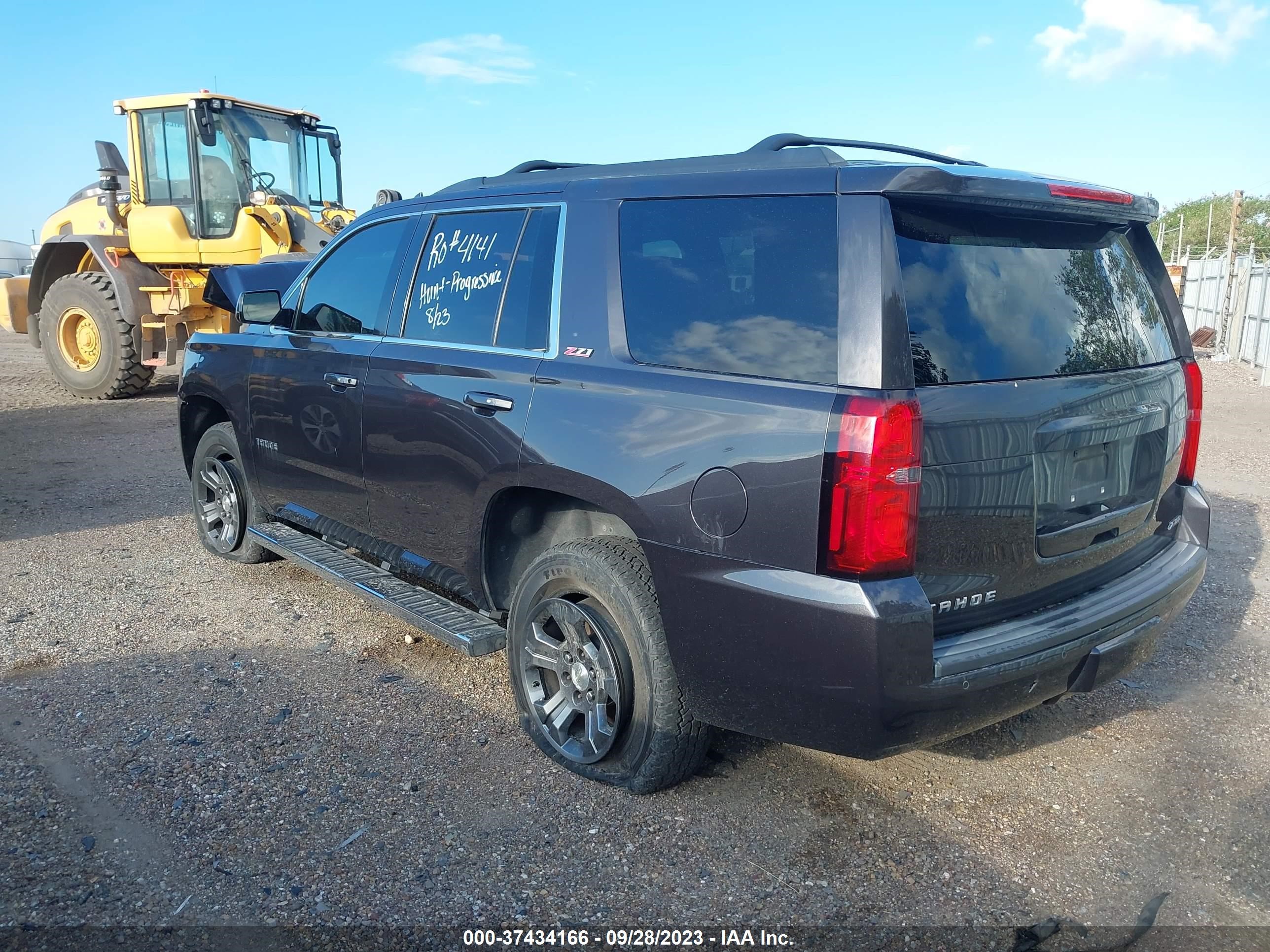 Photo 2 VIN: 1GNSKBKC4GR202892 - CHEVROLET TAHOE 