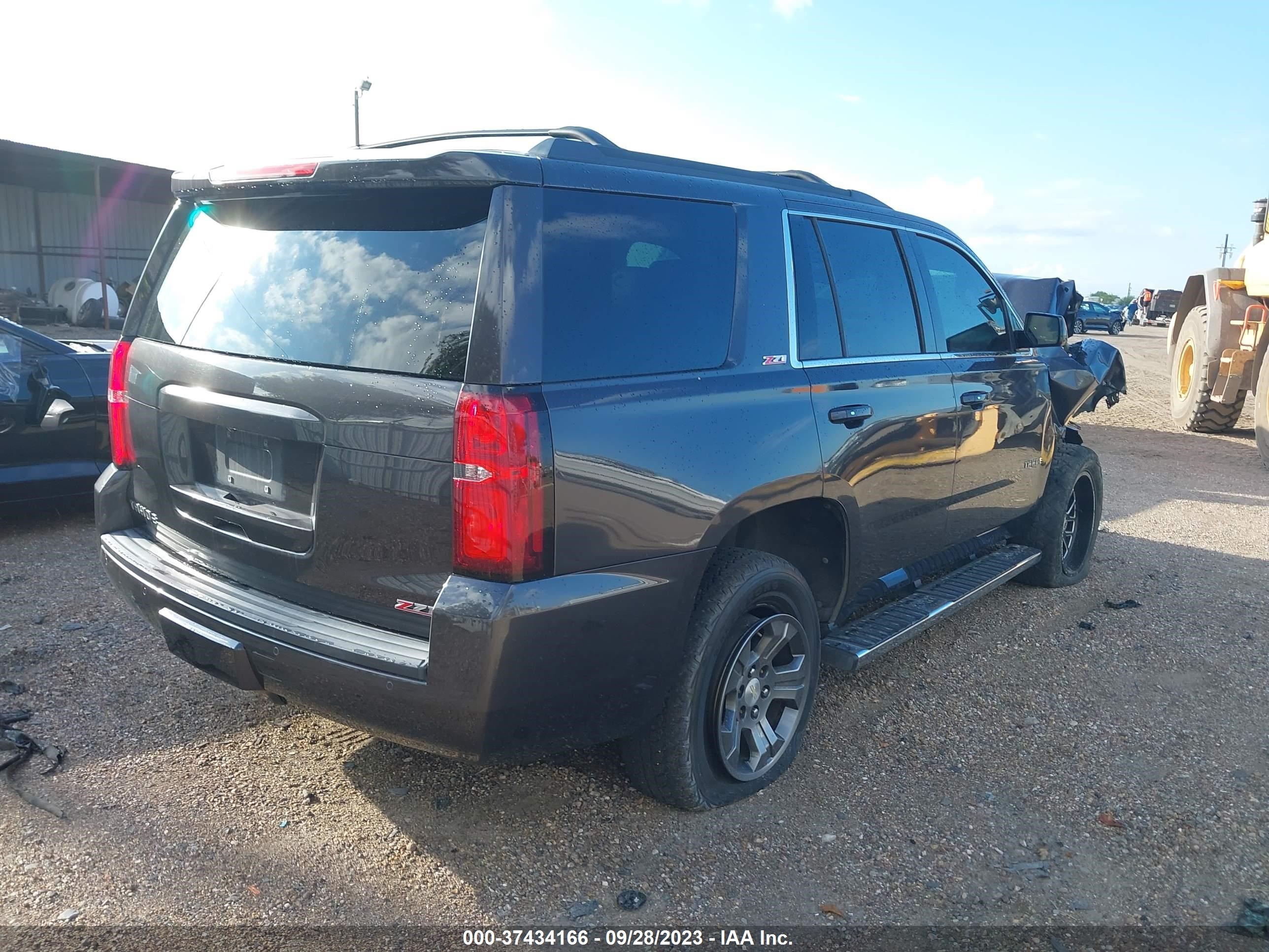 Photo 3 VIN: 1GNSKBKC4GR202892 - CHEVROLET TAHOE 