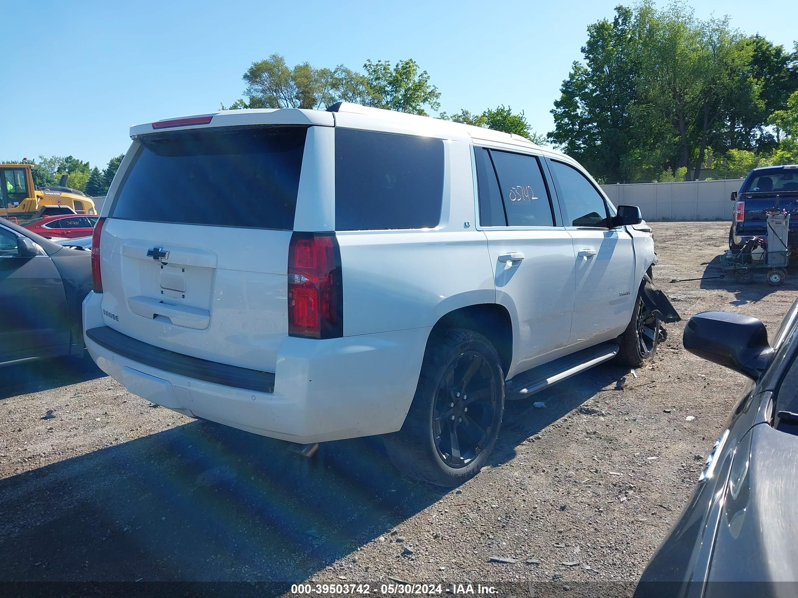 Photo 3 VIN: 1GNSKBKC5GR454053 - CHEVROLET TAHOE 