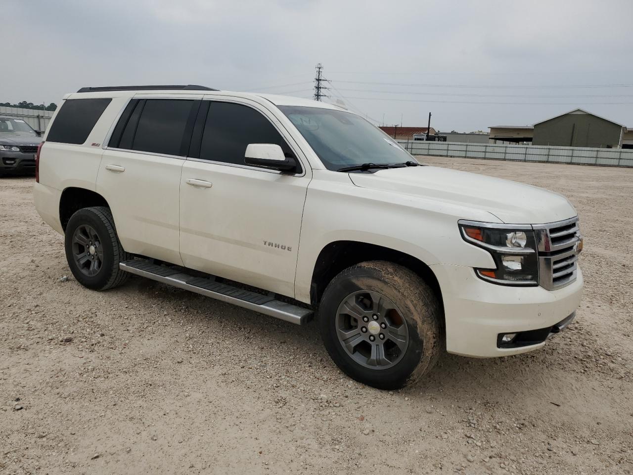 Photo 3 VIN: 1GNSKBKC6FR718556 - CHEVROLET TAHOE 