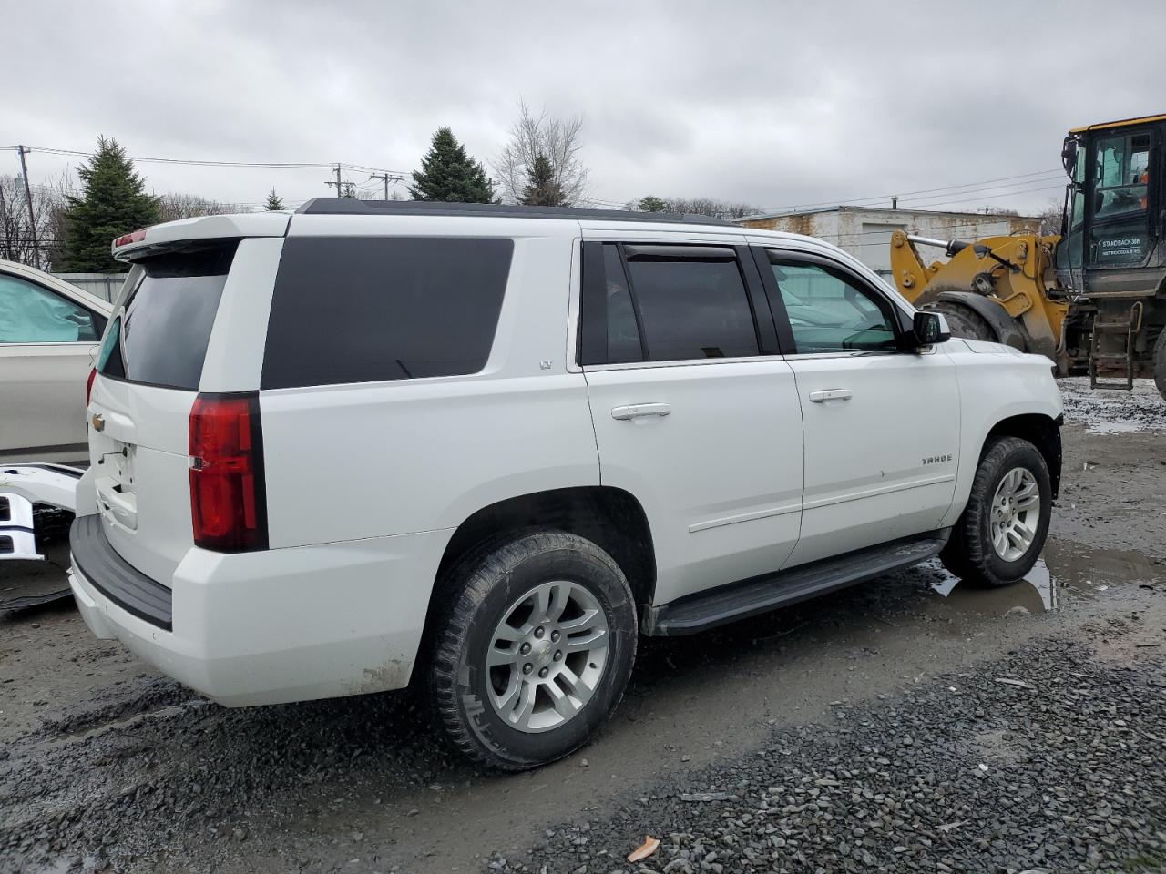 Photo 2 VIN: 1GNSKBKC8JR359493 - CHEVROLET TAHOE 