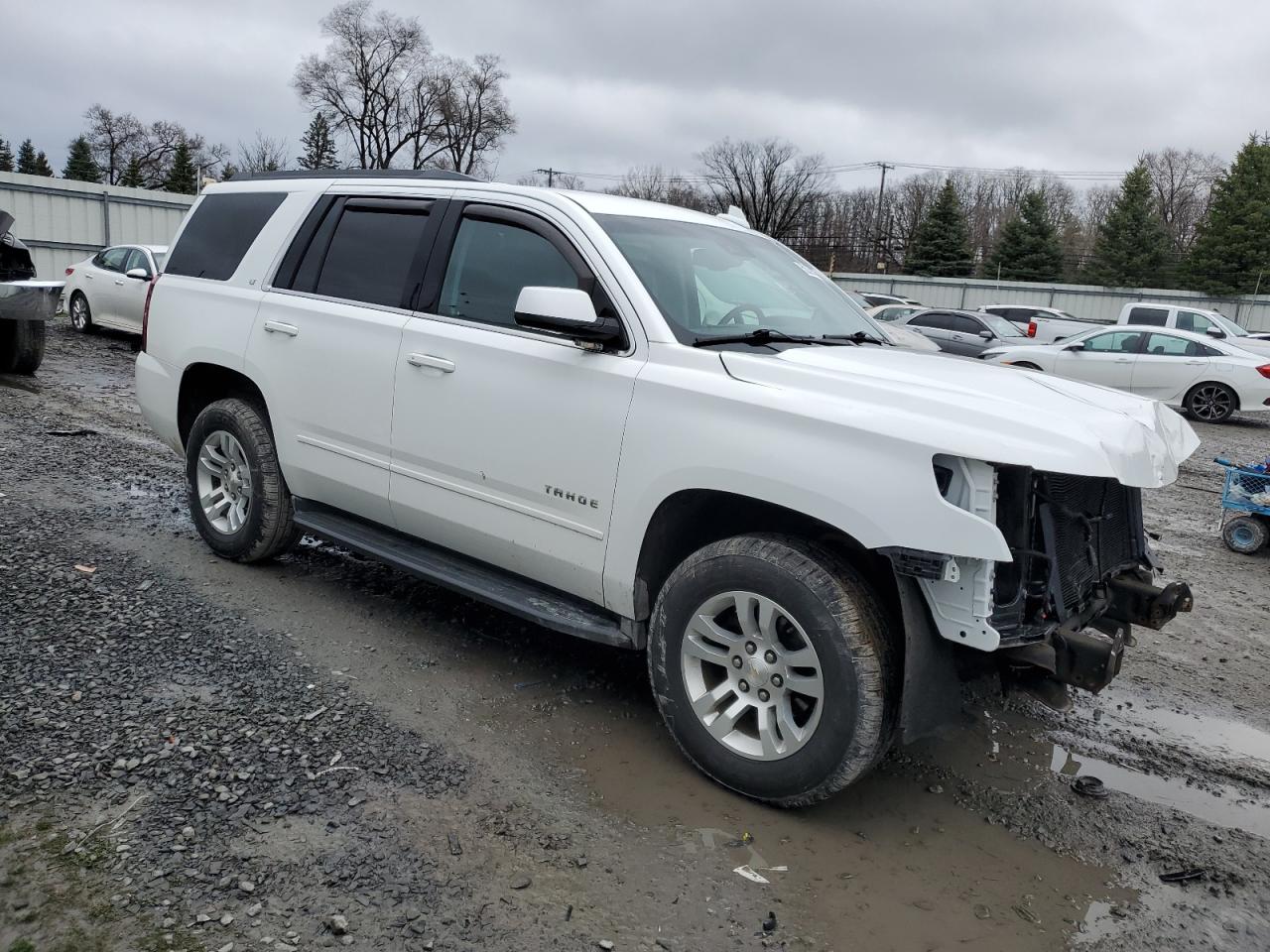 Photo 3 VIN: 1GNSKBKC8JR359493 - CHEVROLET TAHOE 