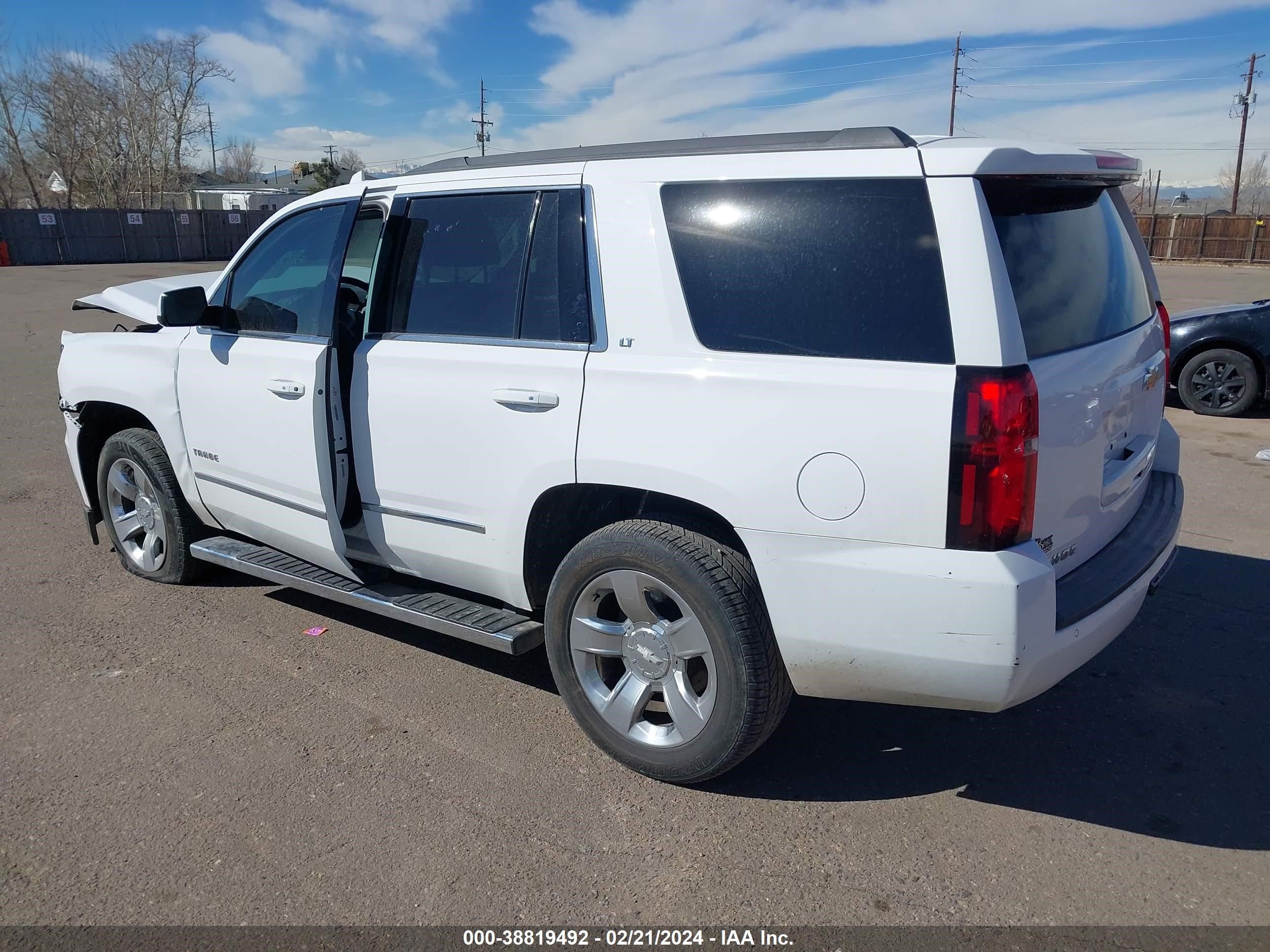 Photo 2 VIN: 1GNSKBKC8KR306651 - CHEVROLET TAHOE 