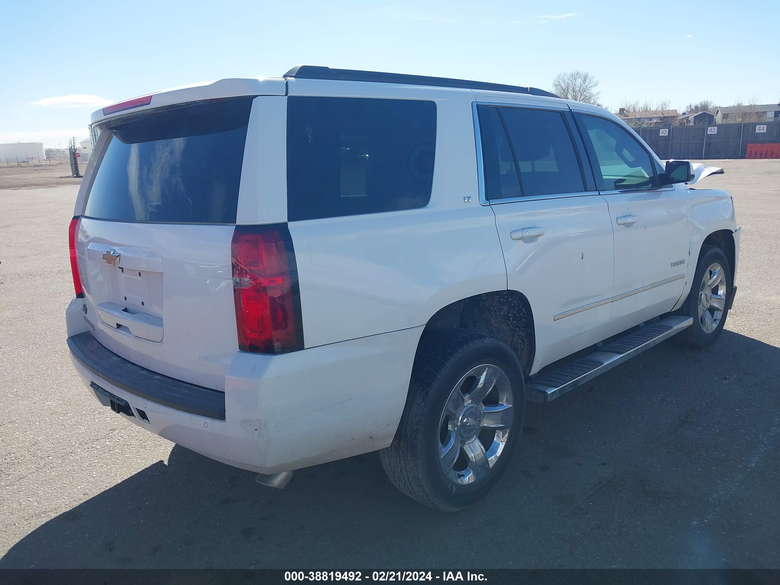 Photo 3 VIN: 1GNSKBKC8KR306651 - CHEVROLET TAHOE 