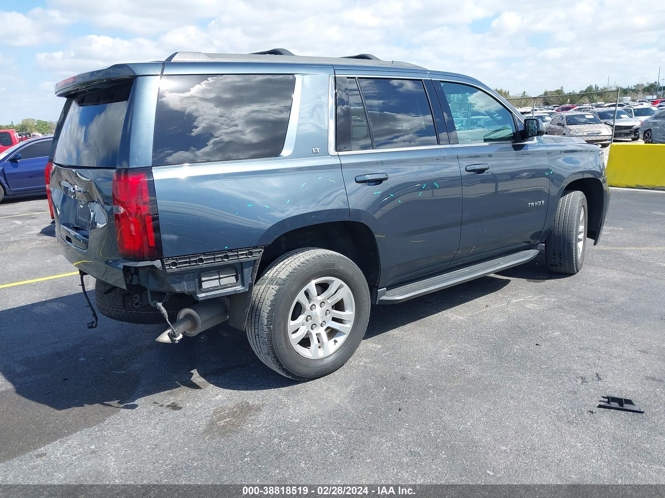 Photo 3 VIN: 1GNSKBKC8LR305291 - CHEVROLET TAHOE 