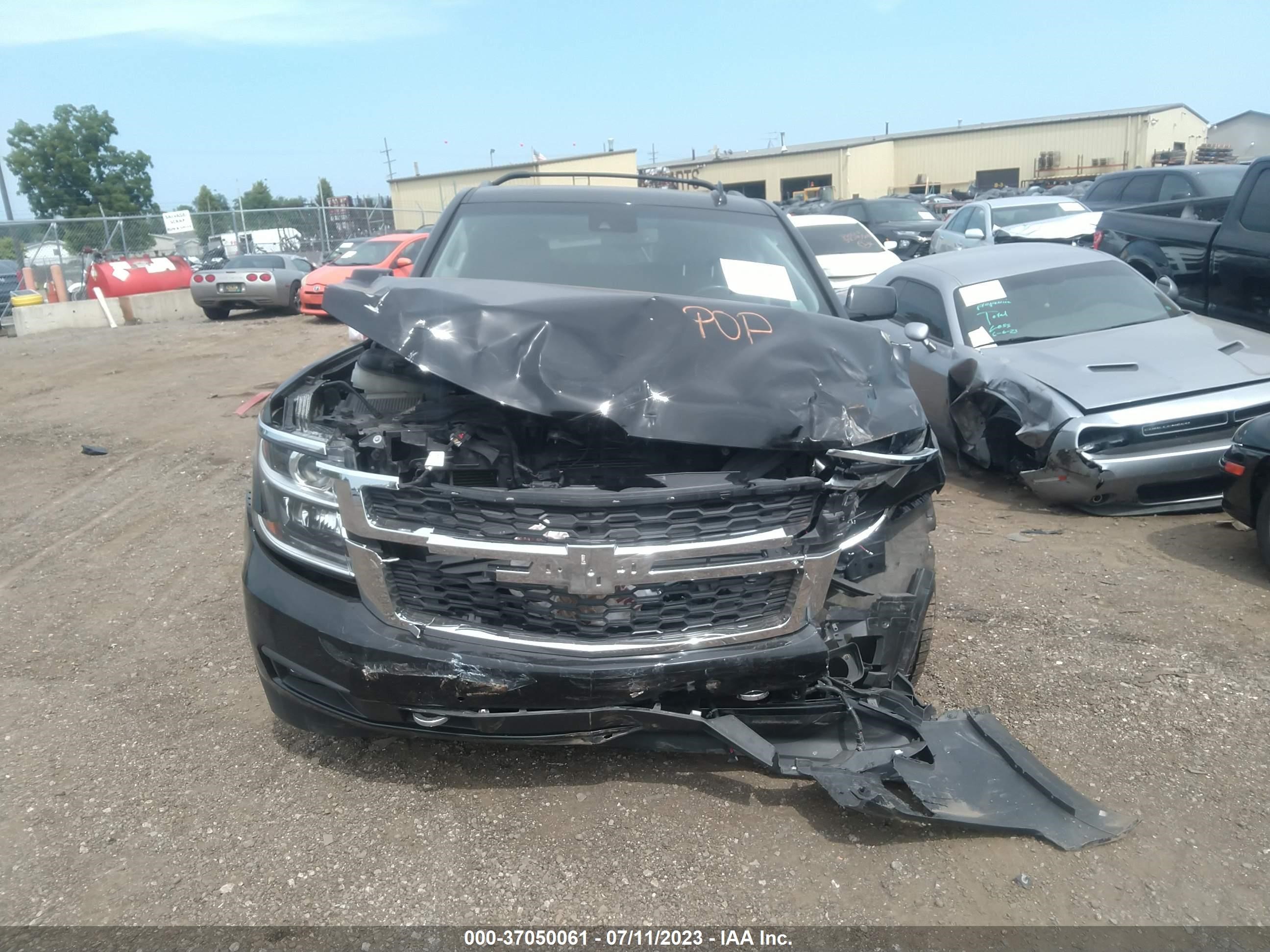 Photo 10 VIN: 1GNSKBKC9JR137836 - CHEVROLET TAHOE 