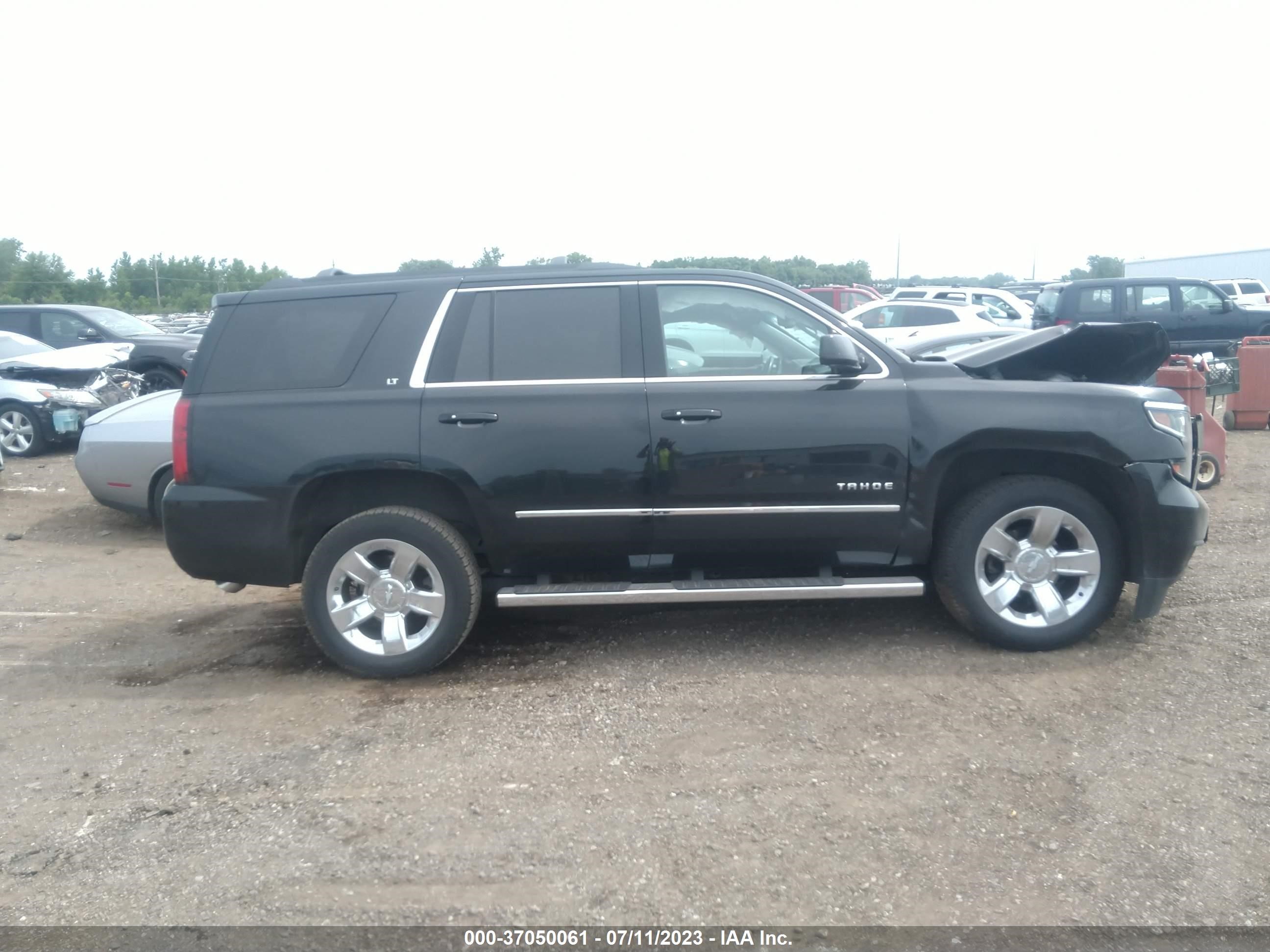 Photo 11 VIN: 1GNSKBKC9JR137836 - CHEVROLET TAHOE 