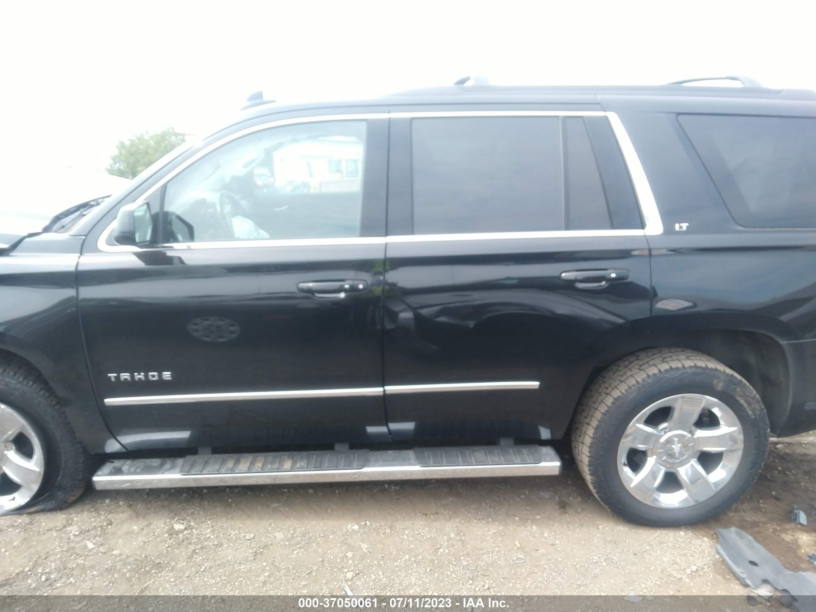 Photo 12 VIN: 1GNSKBKC9JR137836 - CHEVROLET TAHOE 