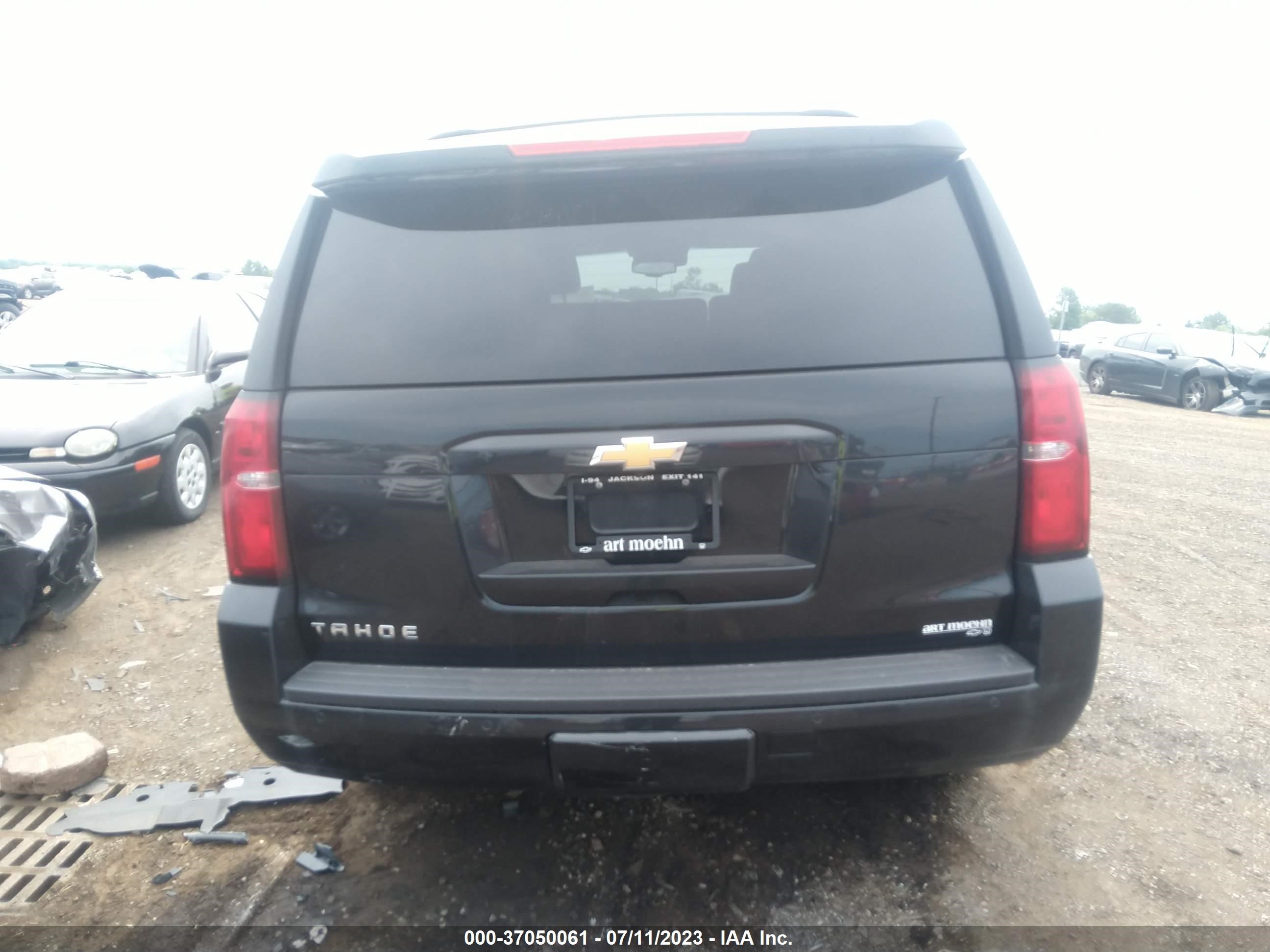 Photo 14 VIN: 1GNSKBKC9JR137836 - CHEVROLET TAHOE 