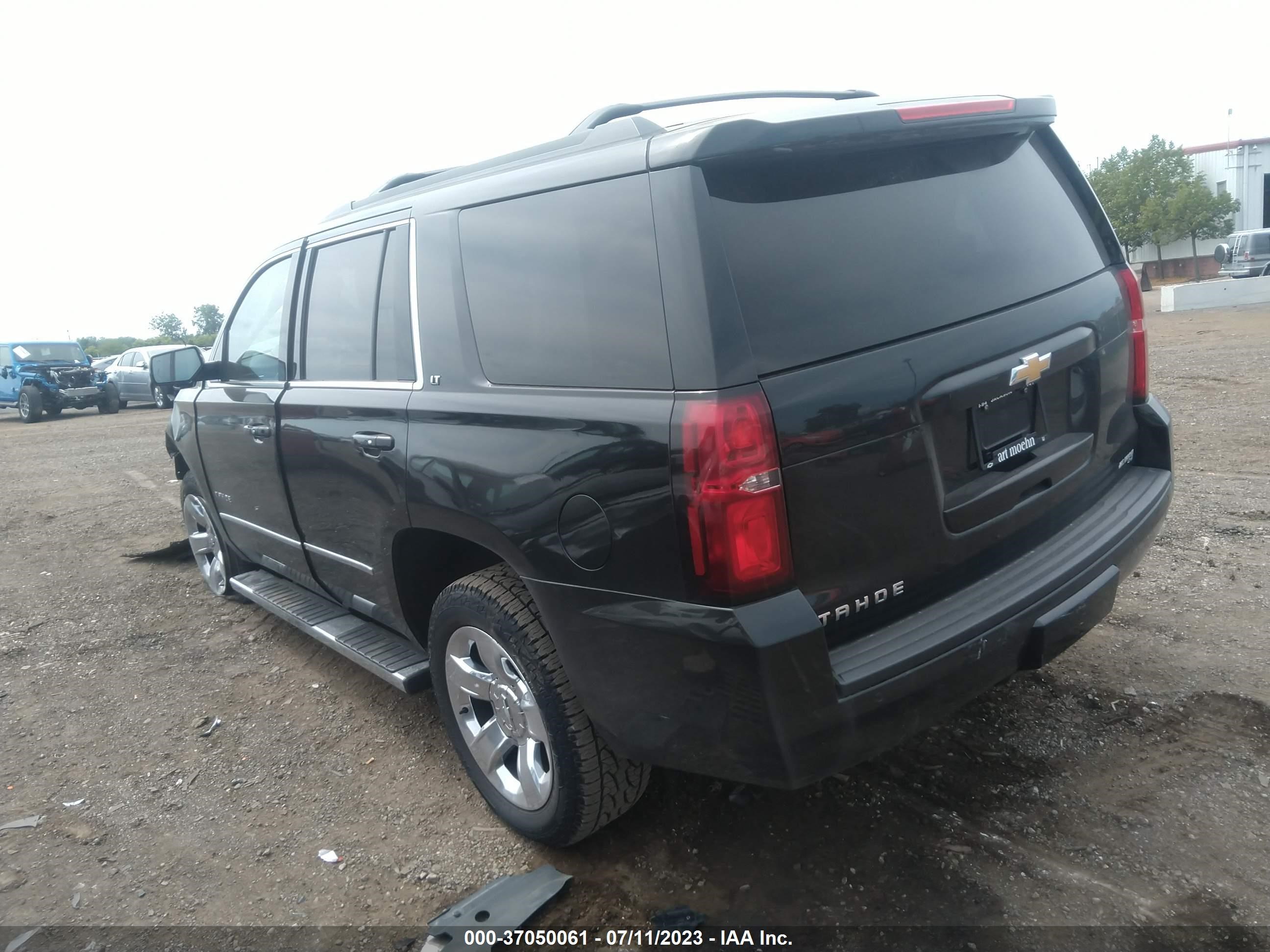 Photo 2 VIN: 1GNSKBKC9JR137836 - CHEVROLET TAHOE 