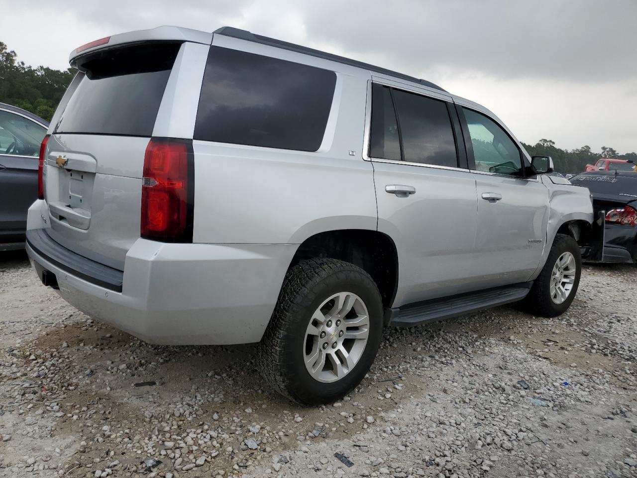 Photo 2 VIN: 1GNSKBKC9JR141496 - CHEVROLET TAHOE 