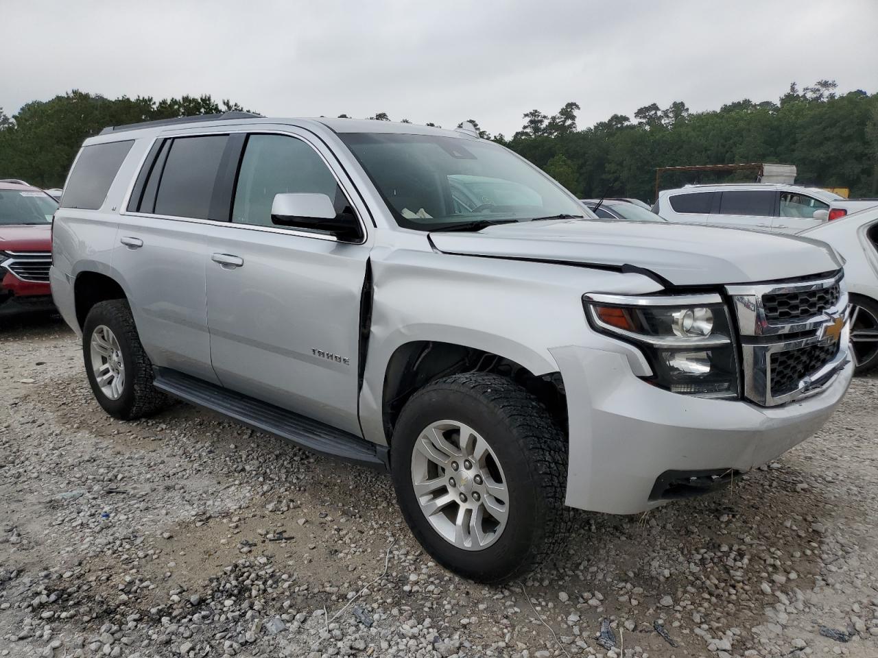 Photo 3 VIN: 1GNSKBKC9JR141496 - CHEVROLET TAHOE 