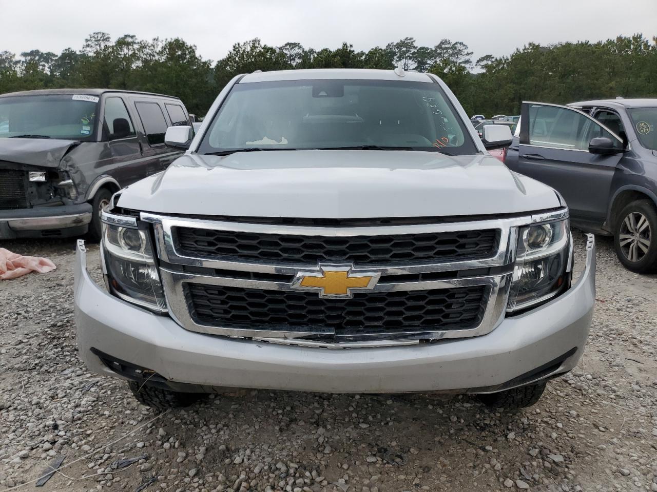 Photo 4 VIN: 1GNSKBKC9JR141496 - CHEVROLET TAHOE 