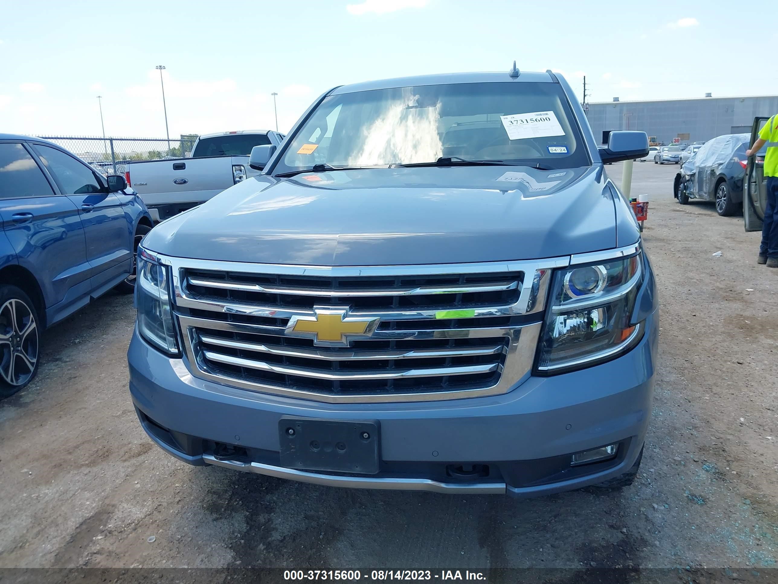 Photo 10 VIN: 1GNSKBKCXFR632389 - CHEVROLET TAHOE 