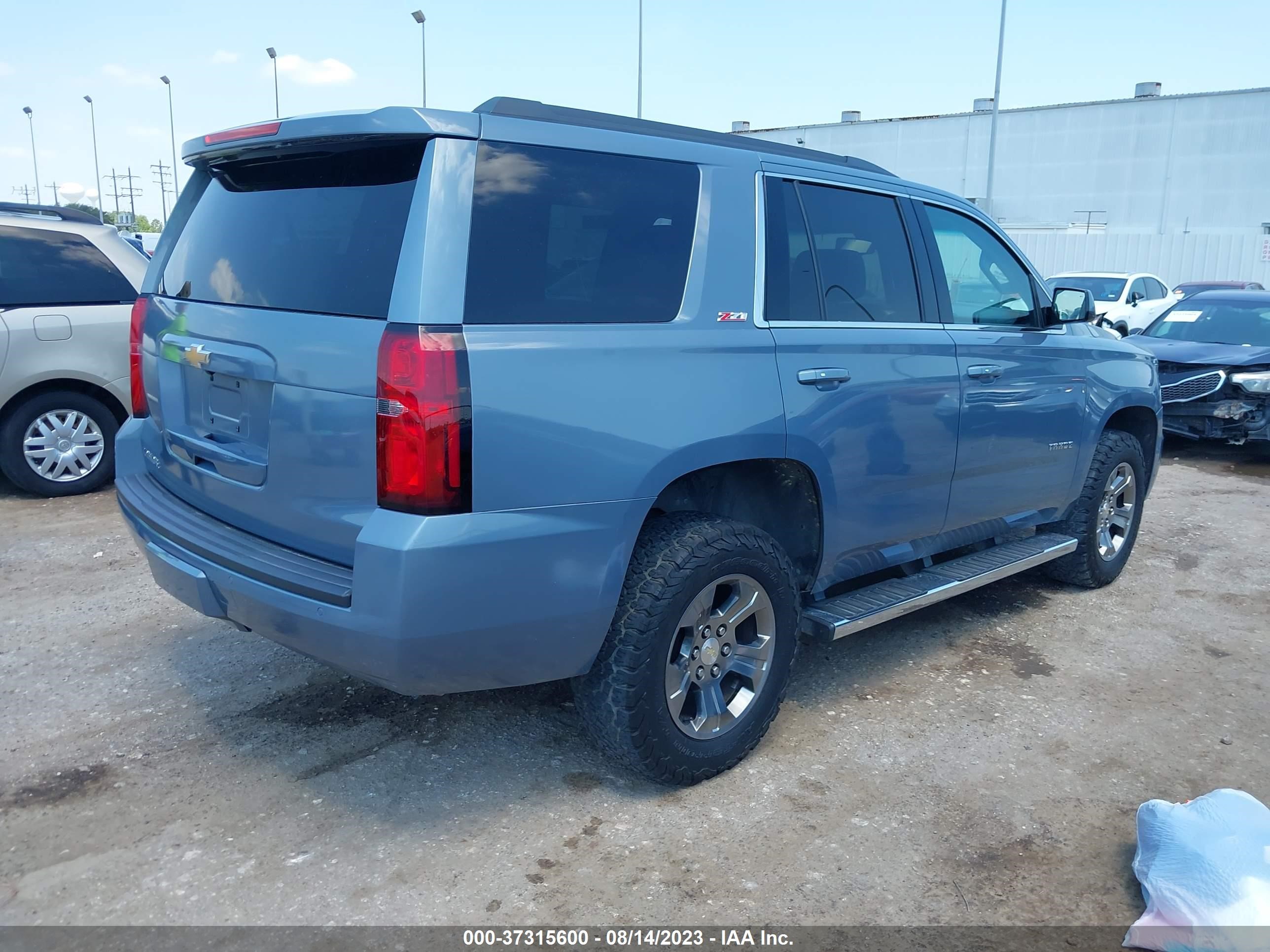 Photo 3 VIN: 1GNSKBKCXFR632389 - CHEVROLET TAHOE 