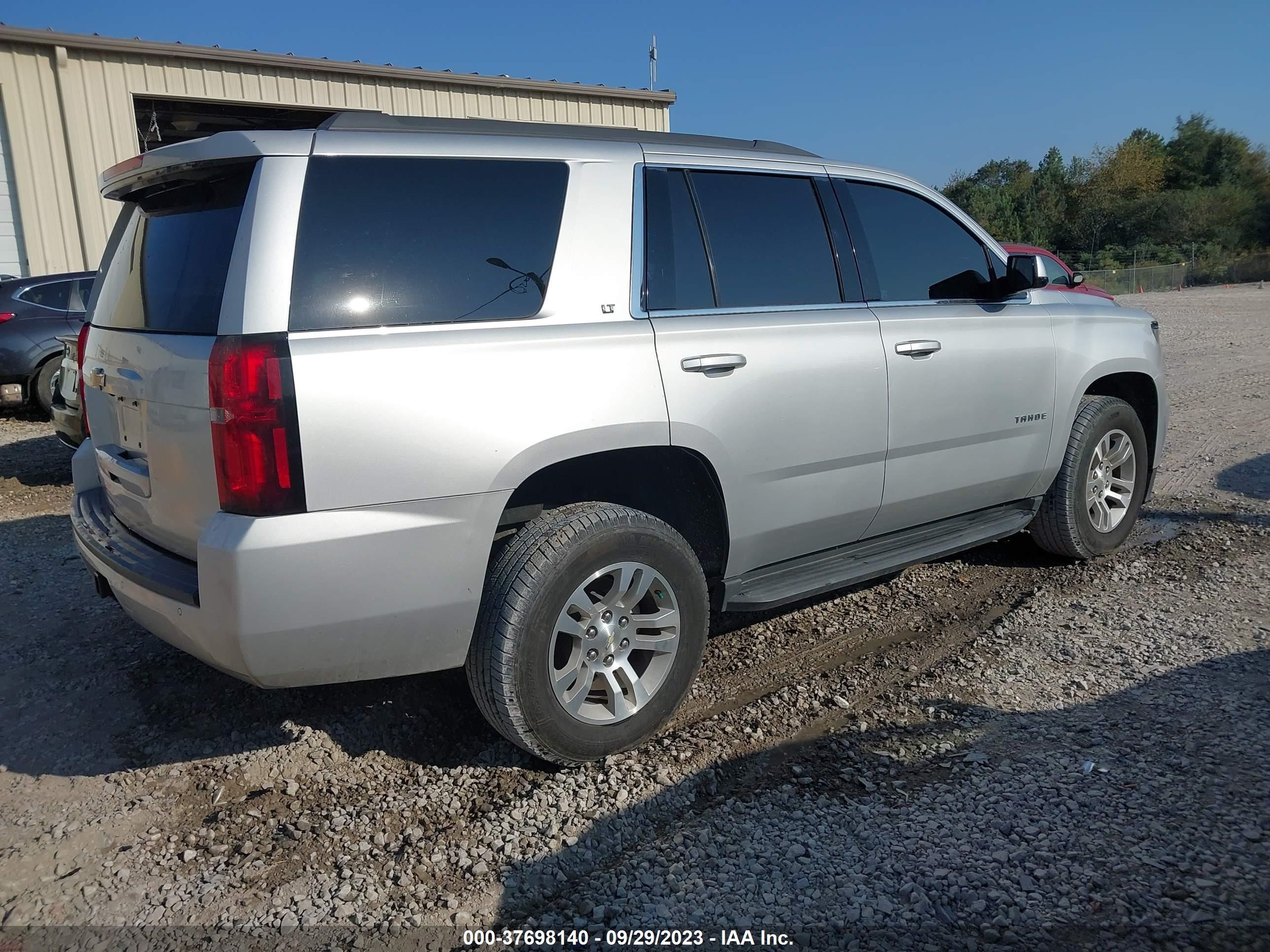 Photo 3 VIN: 1GNSKBKCXHR200906 - CHEVROLET TAHOE 