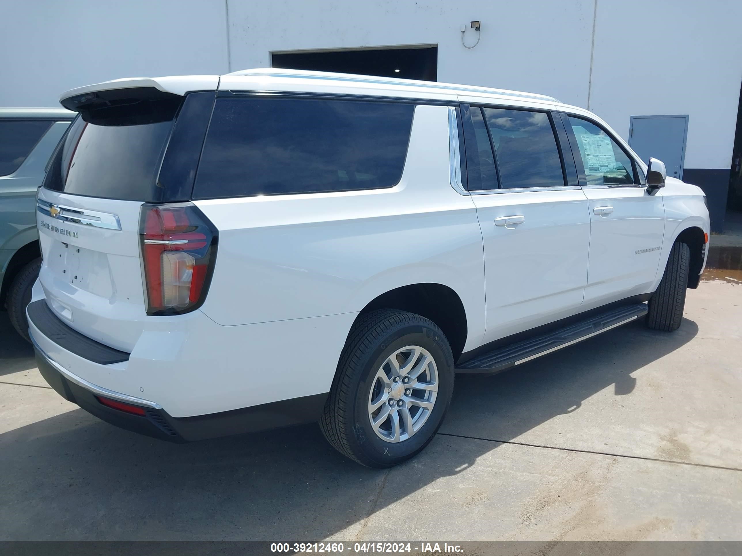 Photo 3 VIN: 1GNSKBKD6RR177439 - CHEVROLET SUBURBAN 