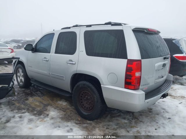 Photo 2 VIN: 1GNSKCE00BR102644 - CHEVROLET TAHOE 