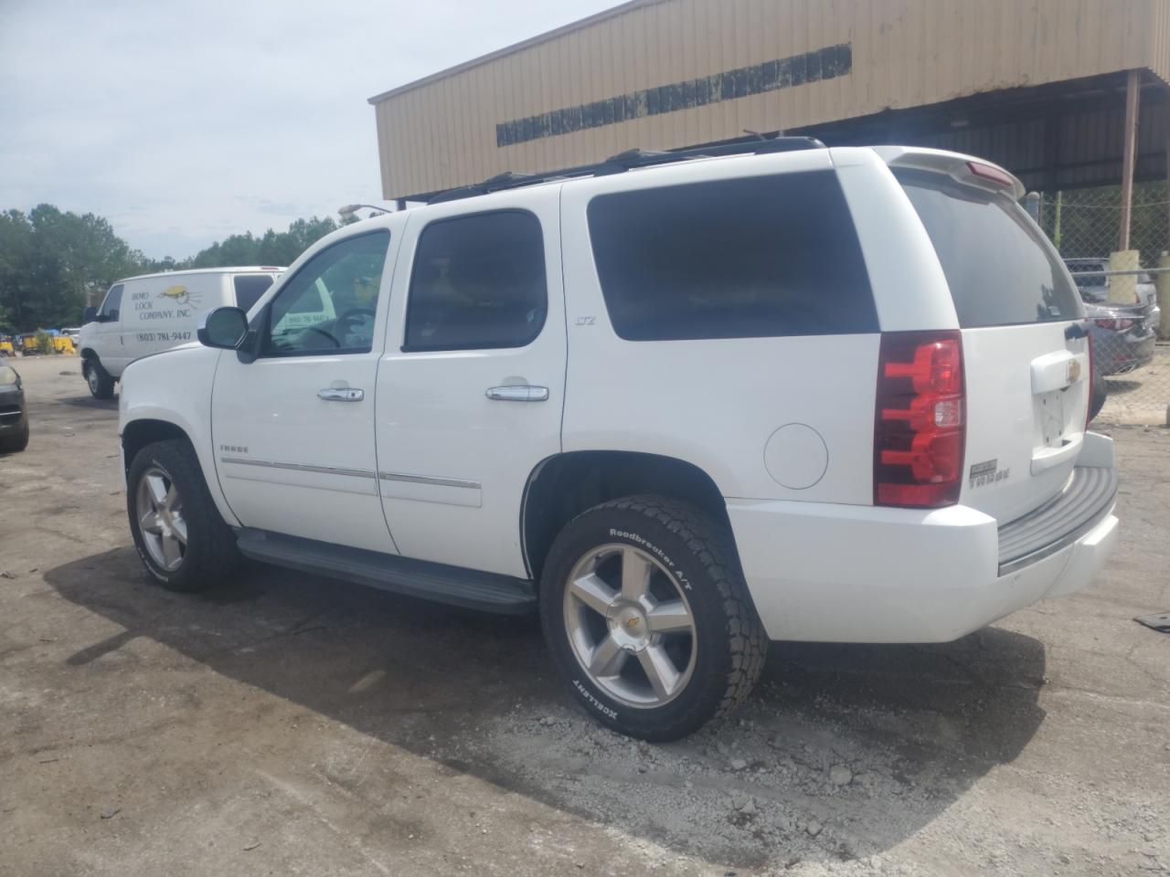 Photo 1 VIN: 1GNSKCE00DR251509 - CHEVROLET TAHOE 