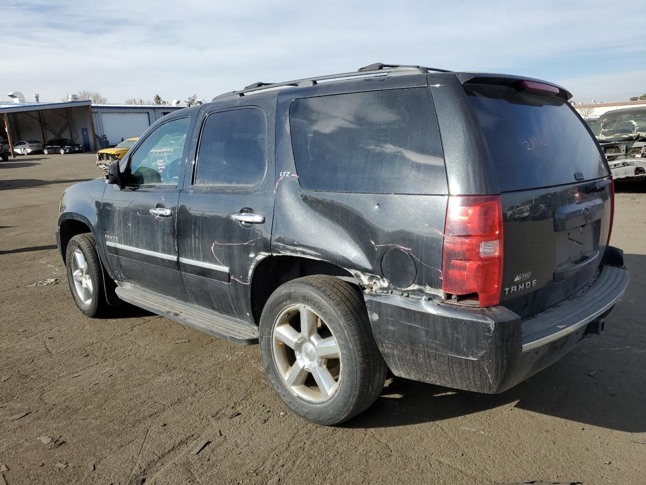 Photo 2 VIN: 1GNSKCE00DR322286 - CHEVROLET TAHOE 