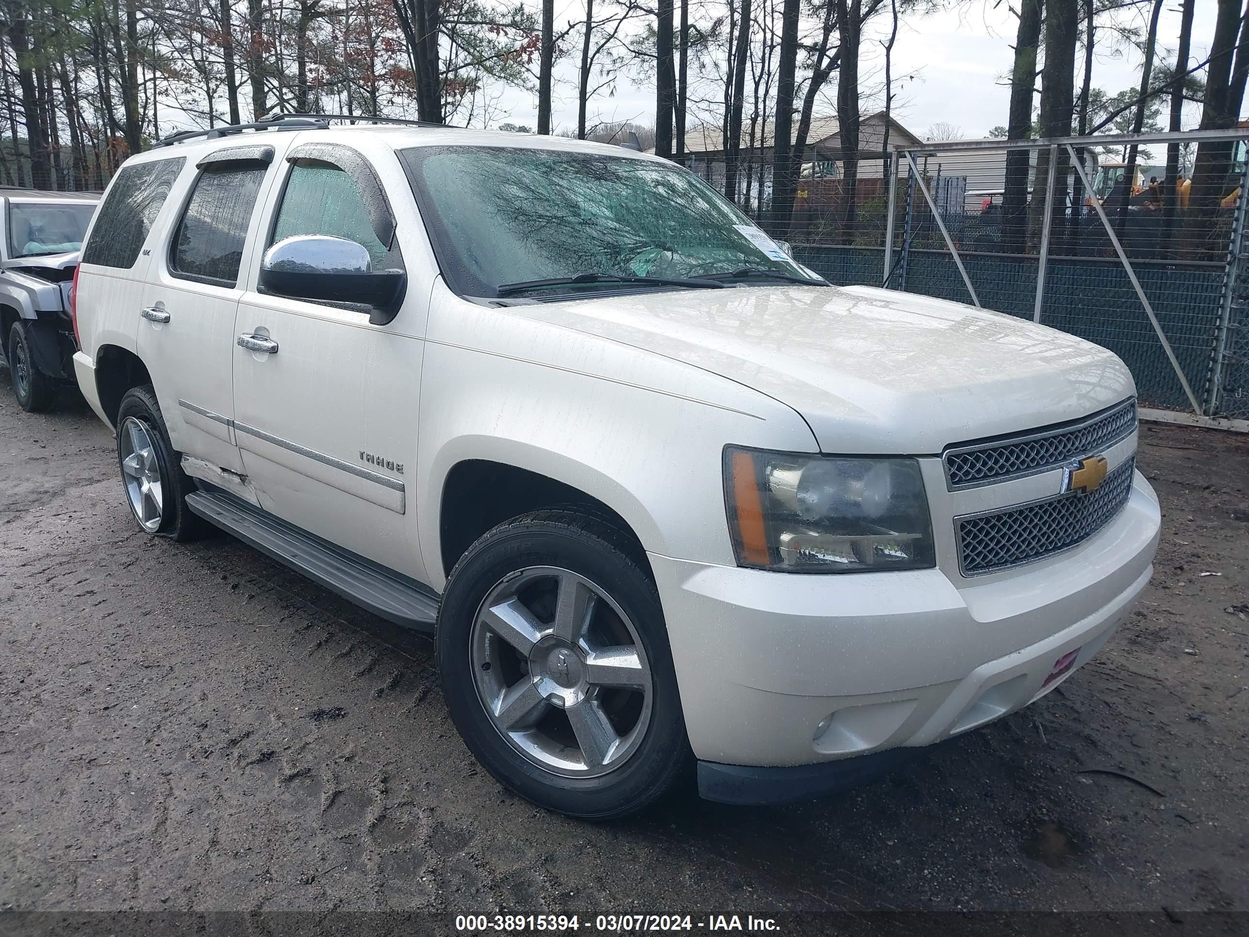 Photo 0 VIN: 1GNSKCE01BR117153 - CHEVROLET TAHOE 